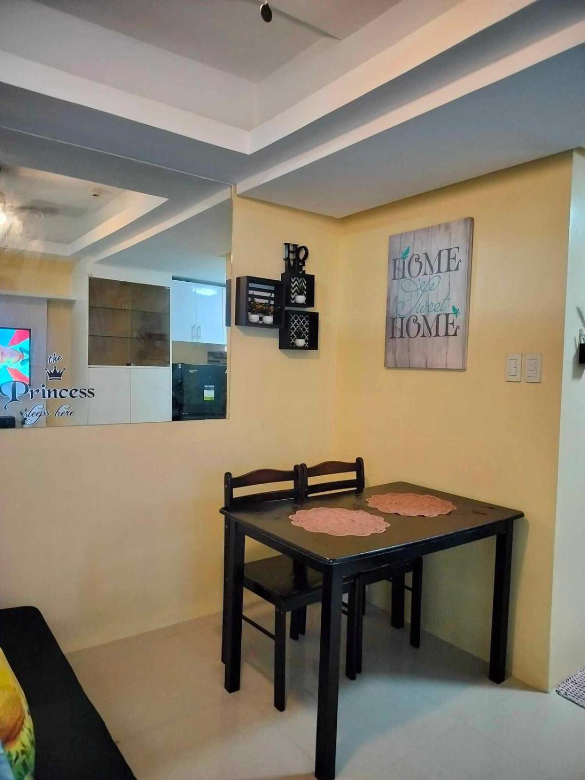 28th Floor 1 Bedroom Unit With Pool View Apartment *