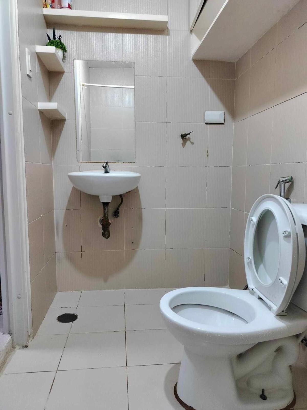 28th Floor 1 Bedroom Unit With Pool View *