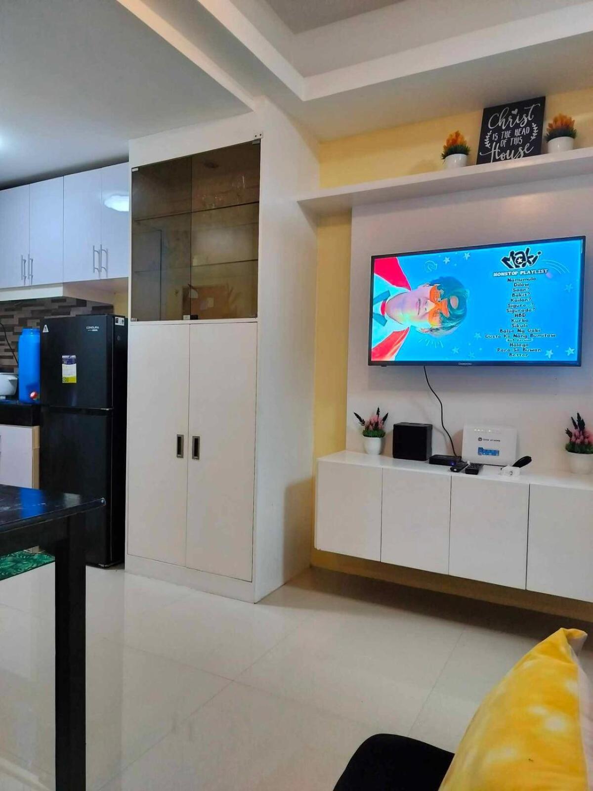 28th Floor 1 Bedroom Unit With Pool View Manila