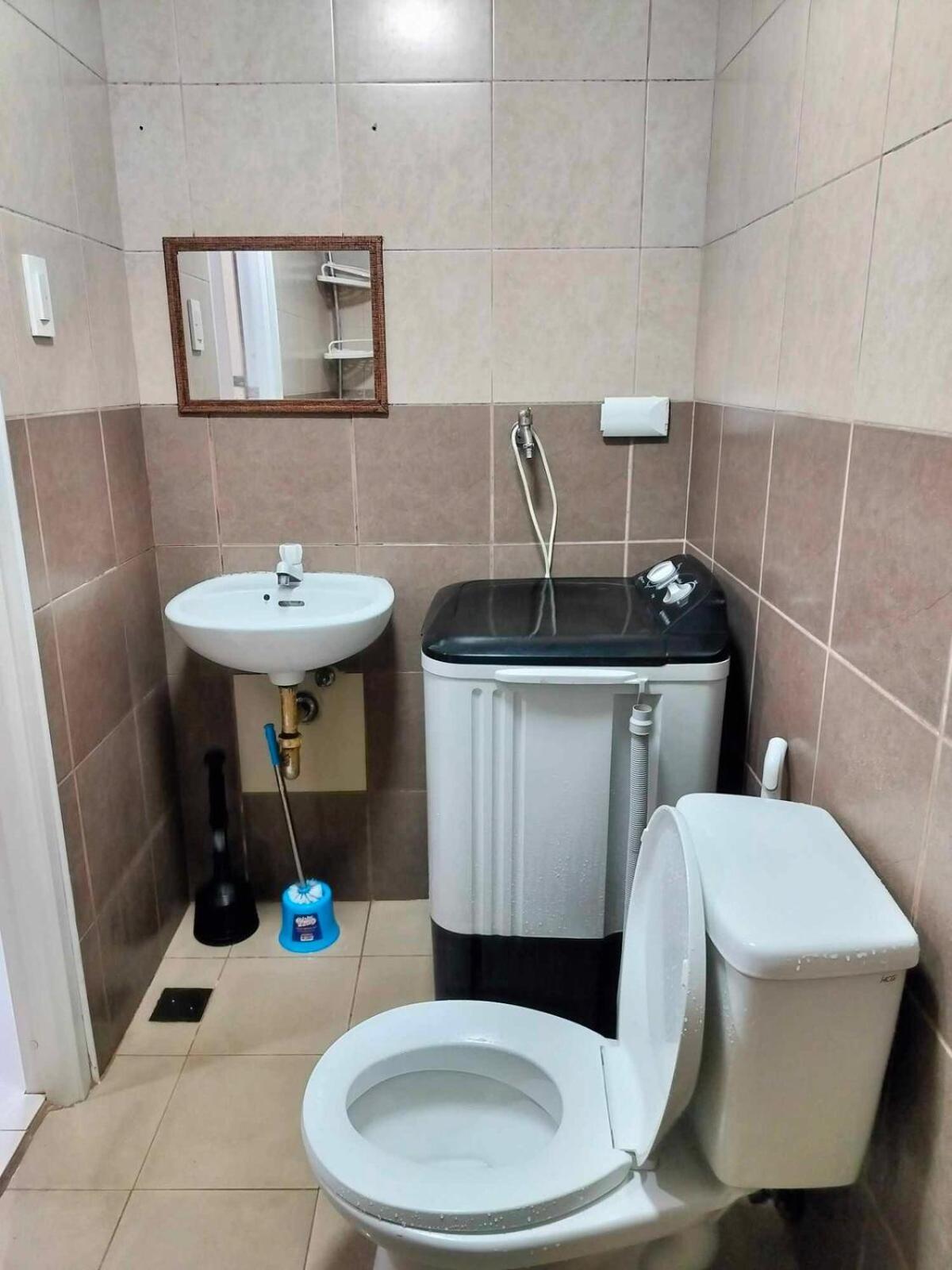 17th Floor Type Unit With View Apartment