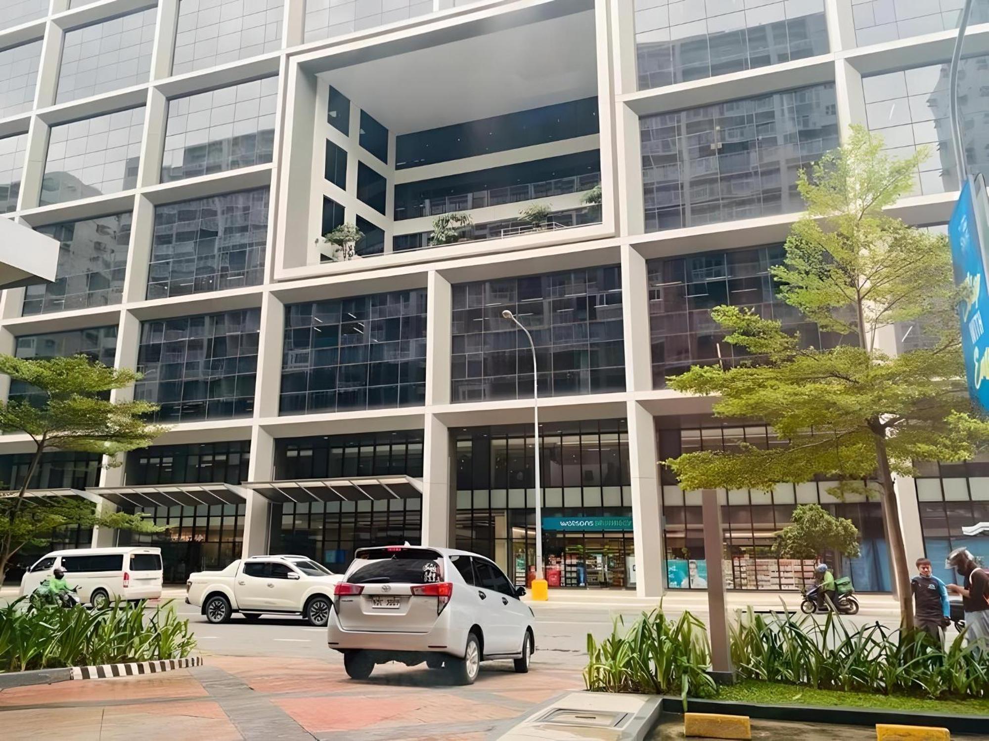 Dtravellers 2 At Shore 1 Tower C Apartment Manila