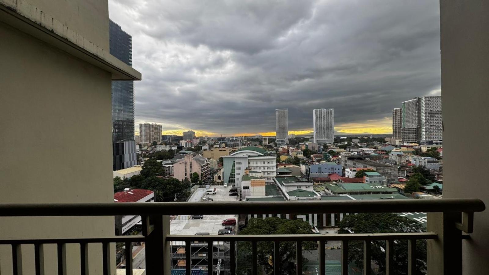 La Suitez 1420 I Skyline Views & Luxe Near Moa Apartment *