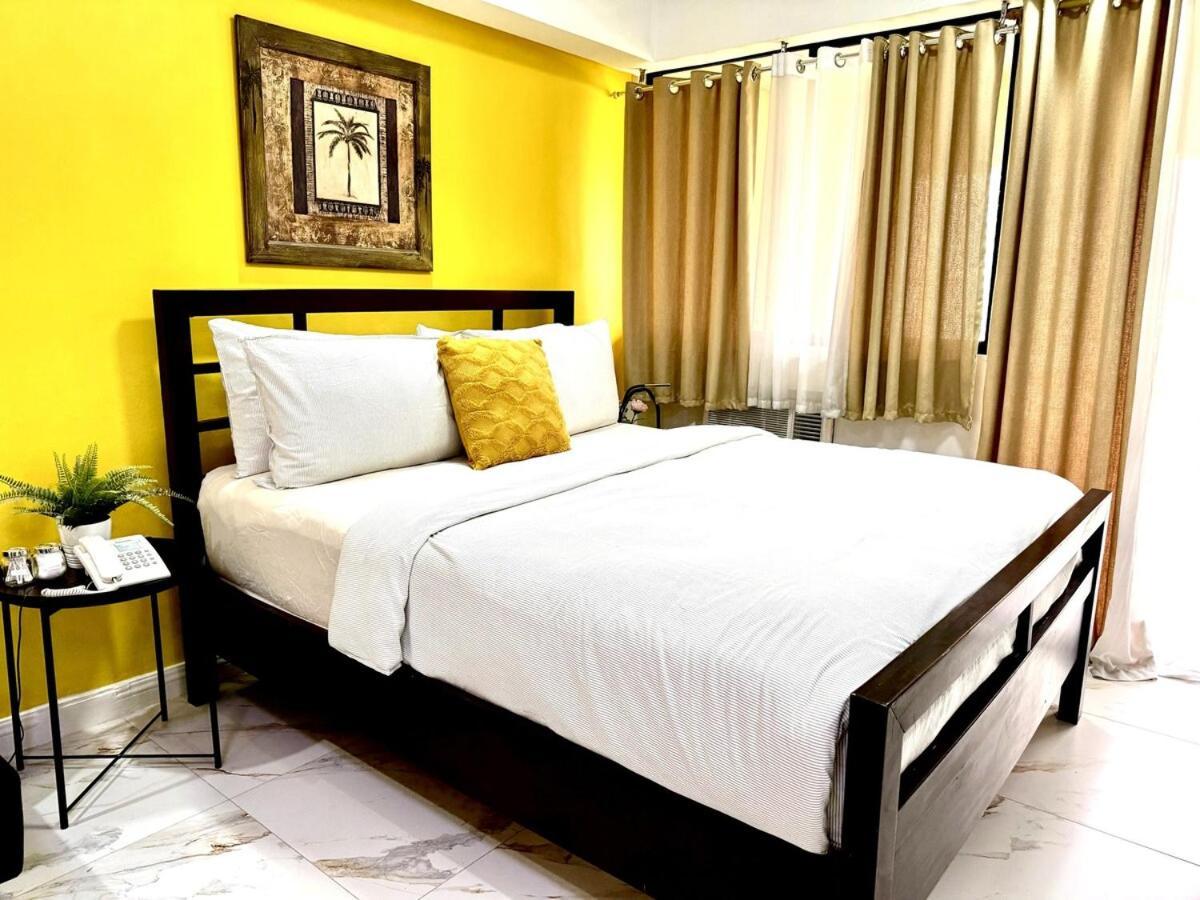 New! With Balcony & Park View In Greenbelt Apartment Manila