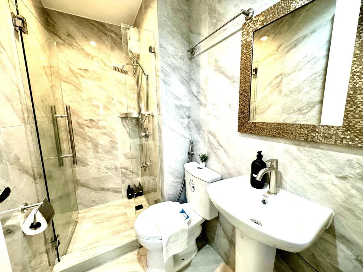 New! With Balcony & Park View In Greenbelt Apartment Manila