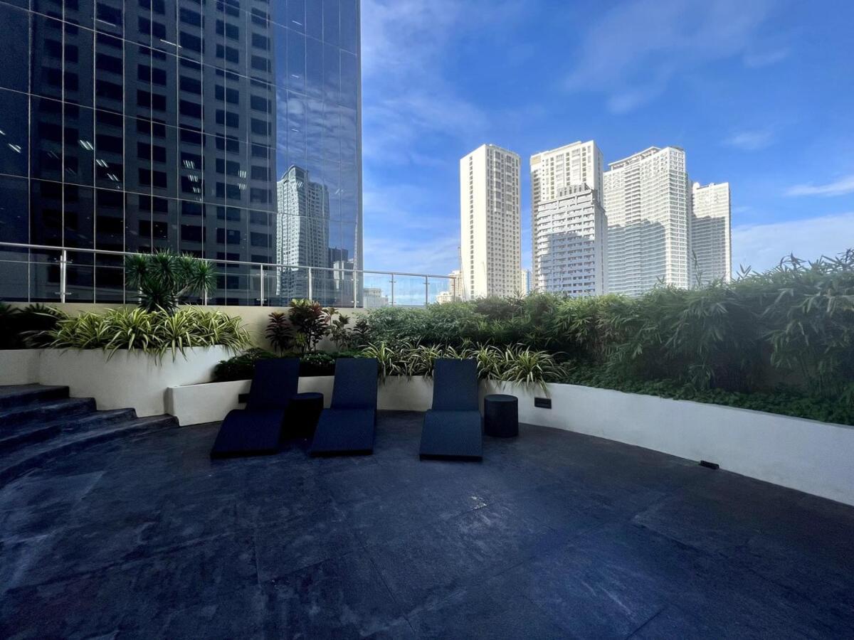New! With Balcony & Park View In Greenbelt *