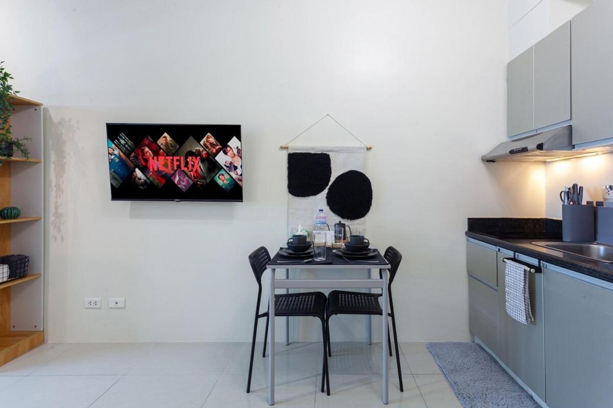 Makati Near Naia & Greenbelt - Free Parking! Apartment *