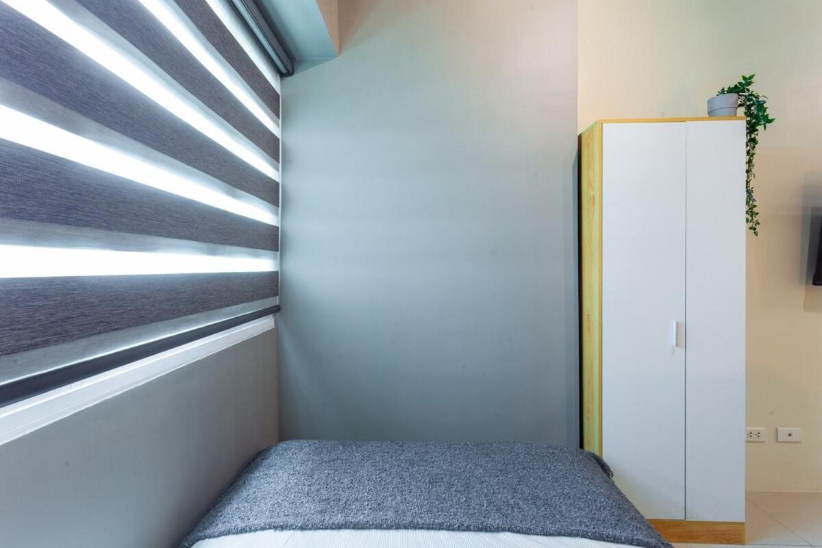 Makati Near Naia & Greenbelt - Free Parking! *