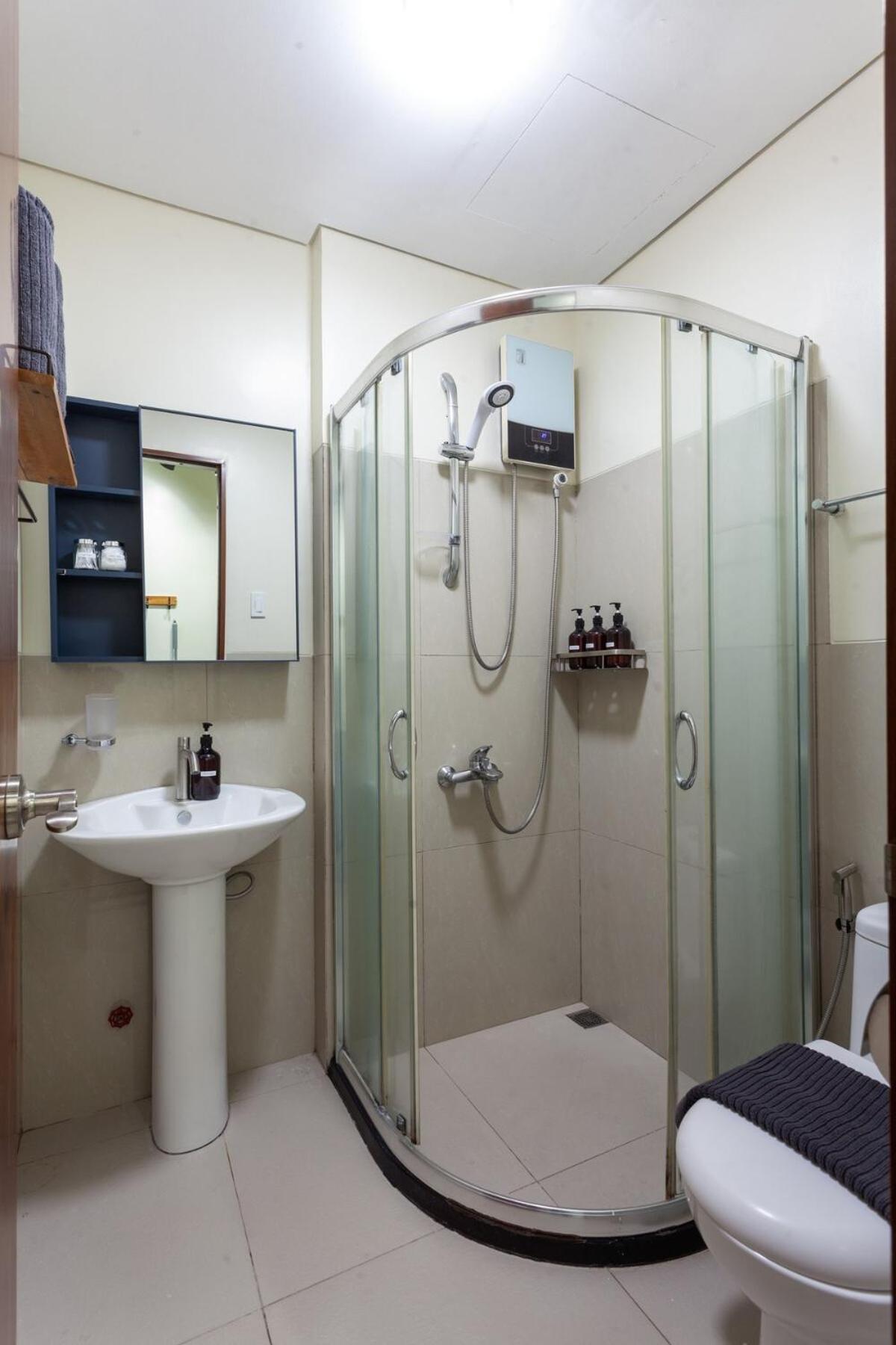 Apartment Makati Near Naia & Greenbelt - Free Parking!