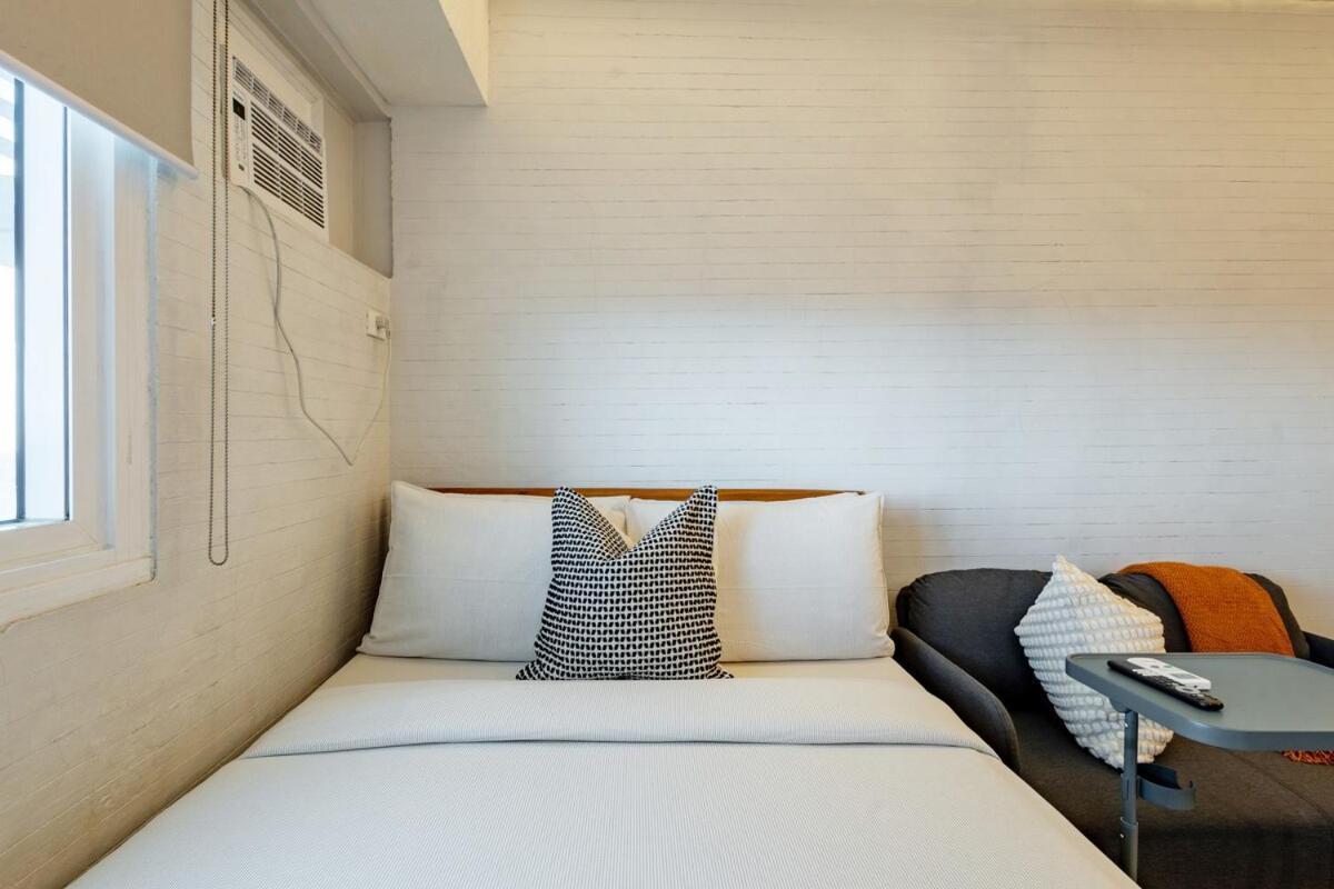 In Makati Near Airport And Free Parking! Apartment
