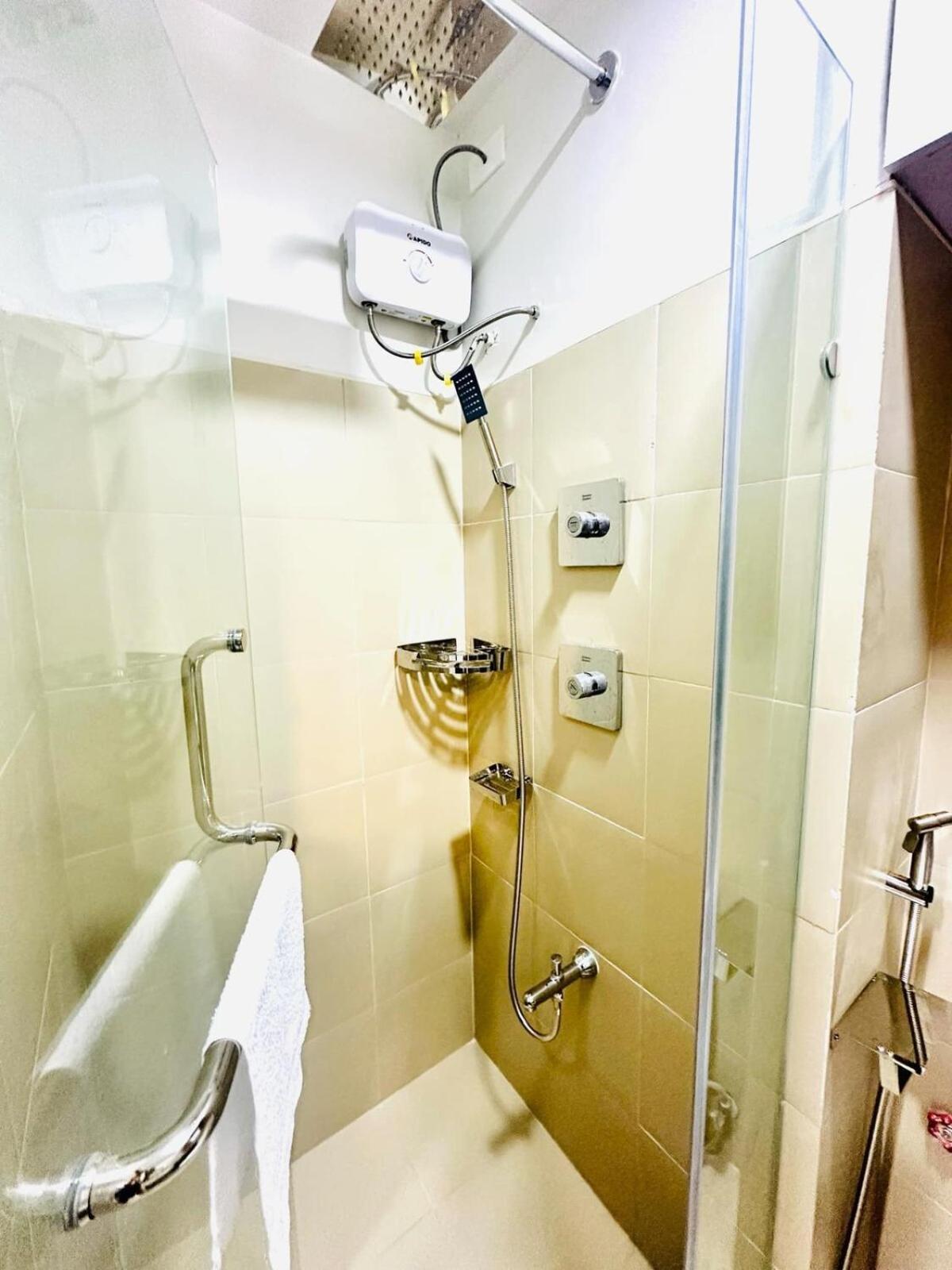Apartment Chopper's Penthouse At Shore 3 Near Sm Moa Manila