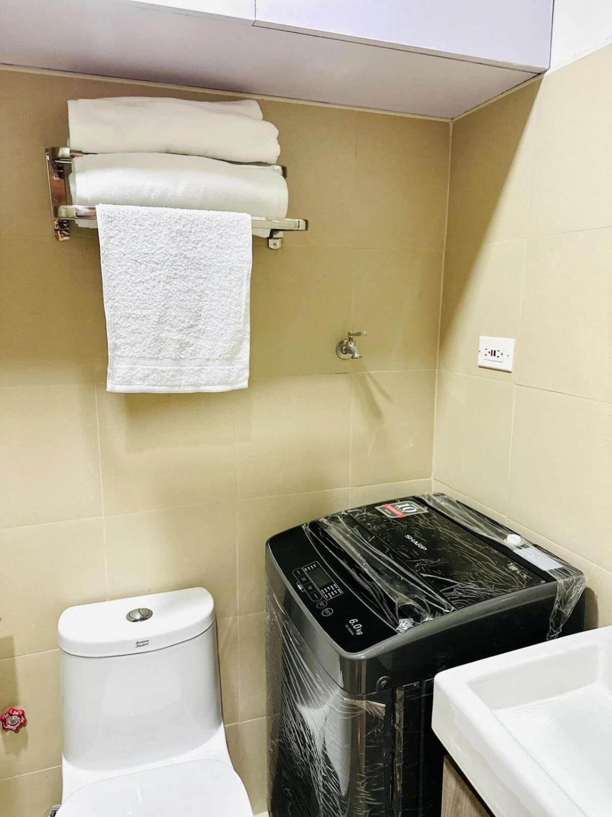 Apartment Chopper's Penthouse At Shore 3 Near Sm Moa