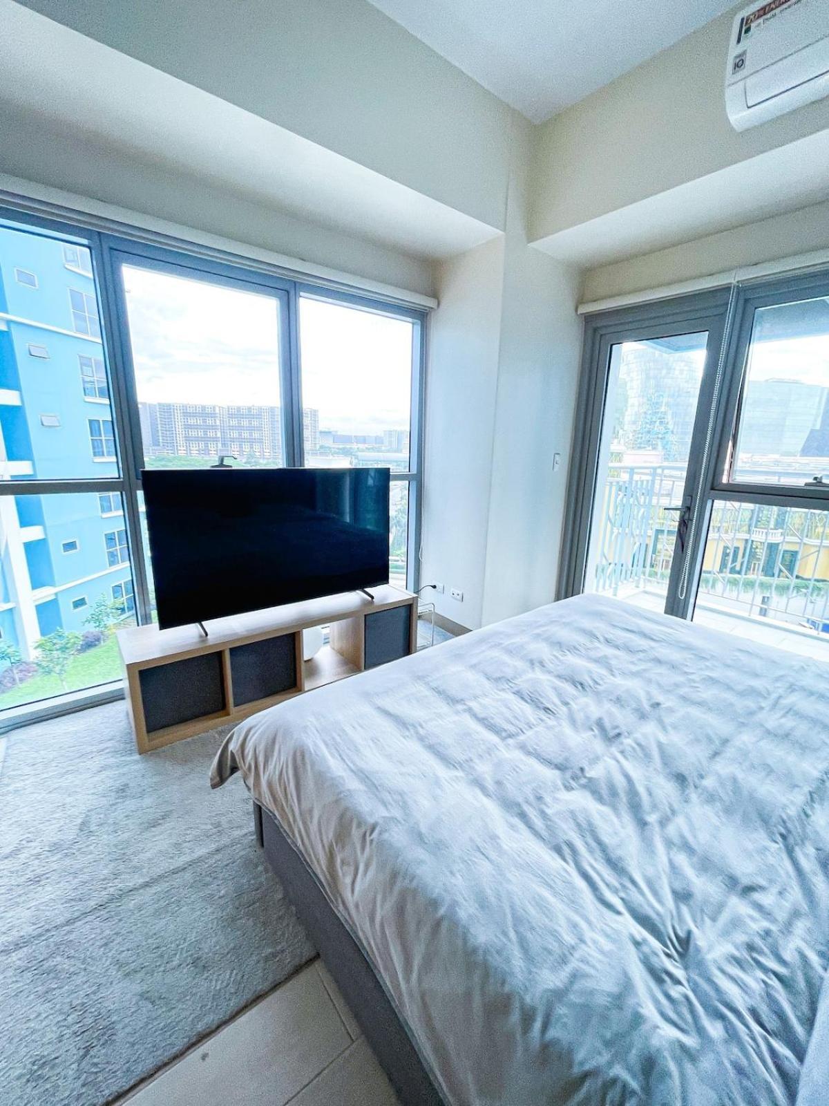 Luxury 2br Corner Near Solaire & Okada Ii Sunset Manila
