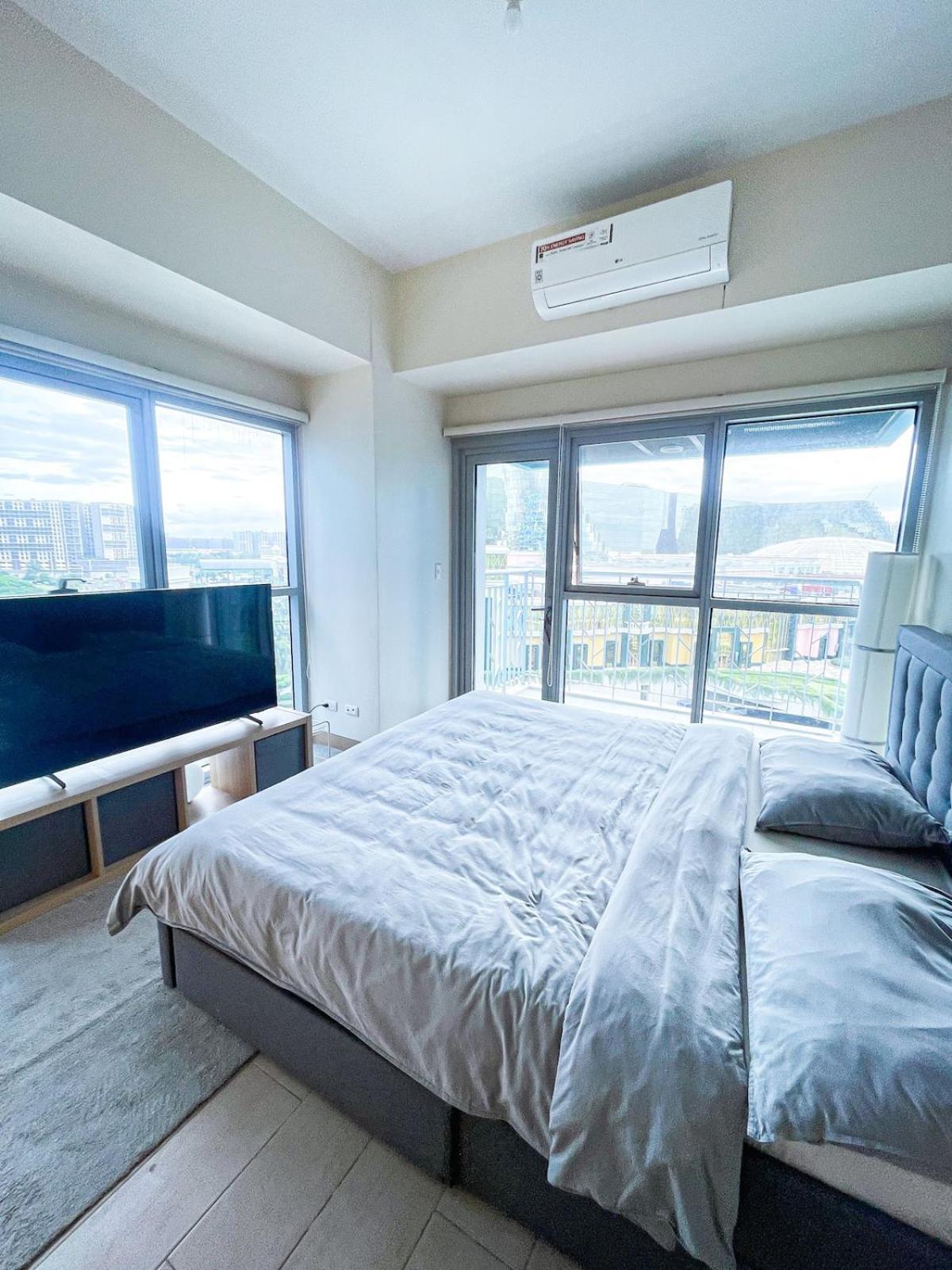 Luxury 2br Corner Near Solaire & Okada Ii Sunset *