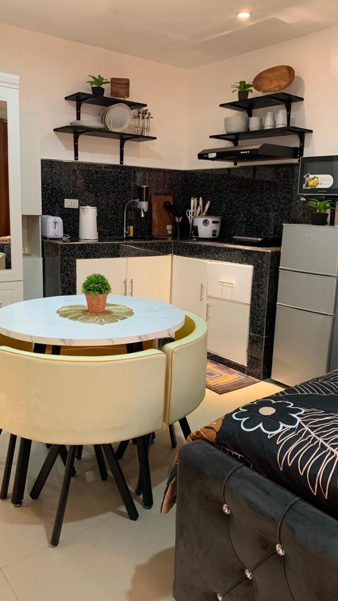 El Marco - Near Adventist Medical Center Apartment