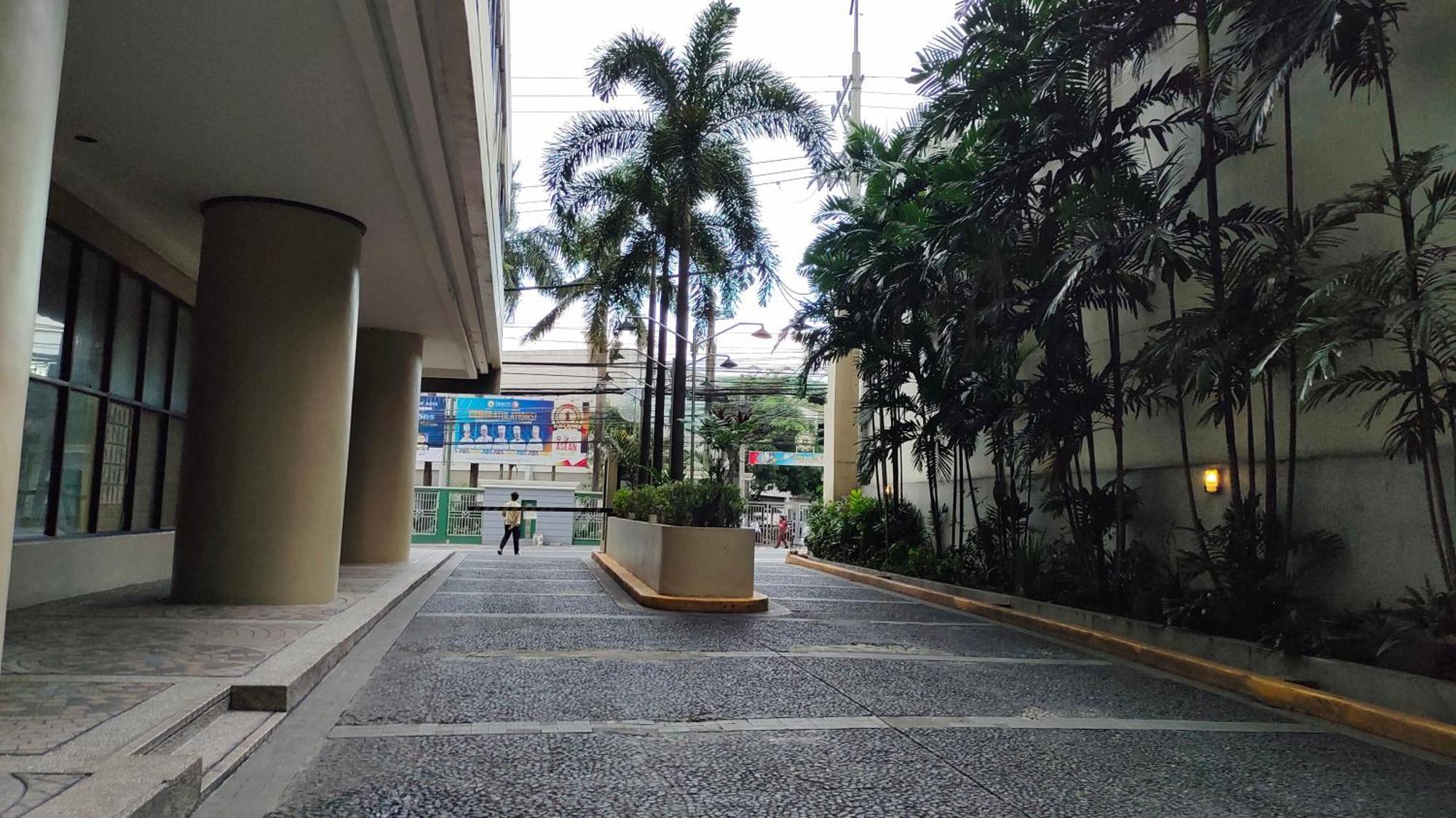 2 Bedroom Near St. Luke's Medical Center Quezon *