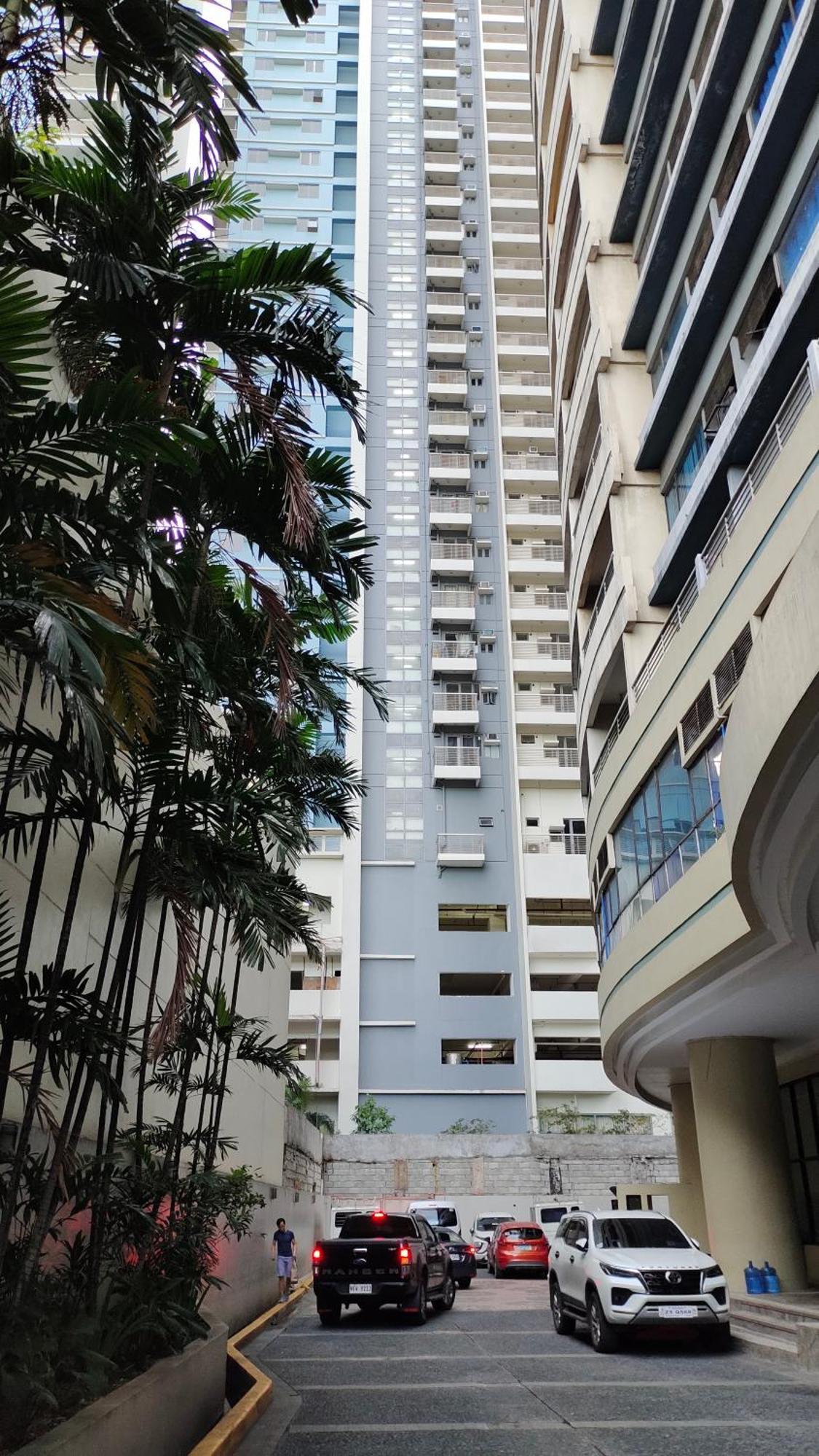 2 Bedroom Near St. Luke's Medical Center Quezon Aparthotel