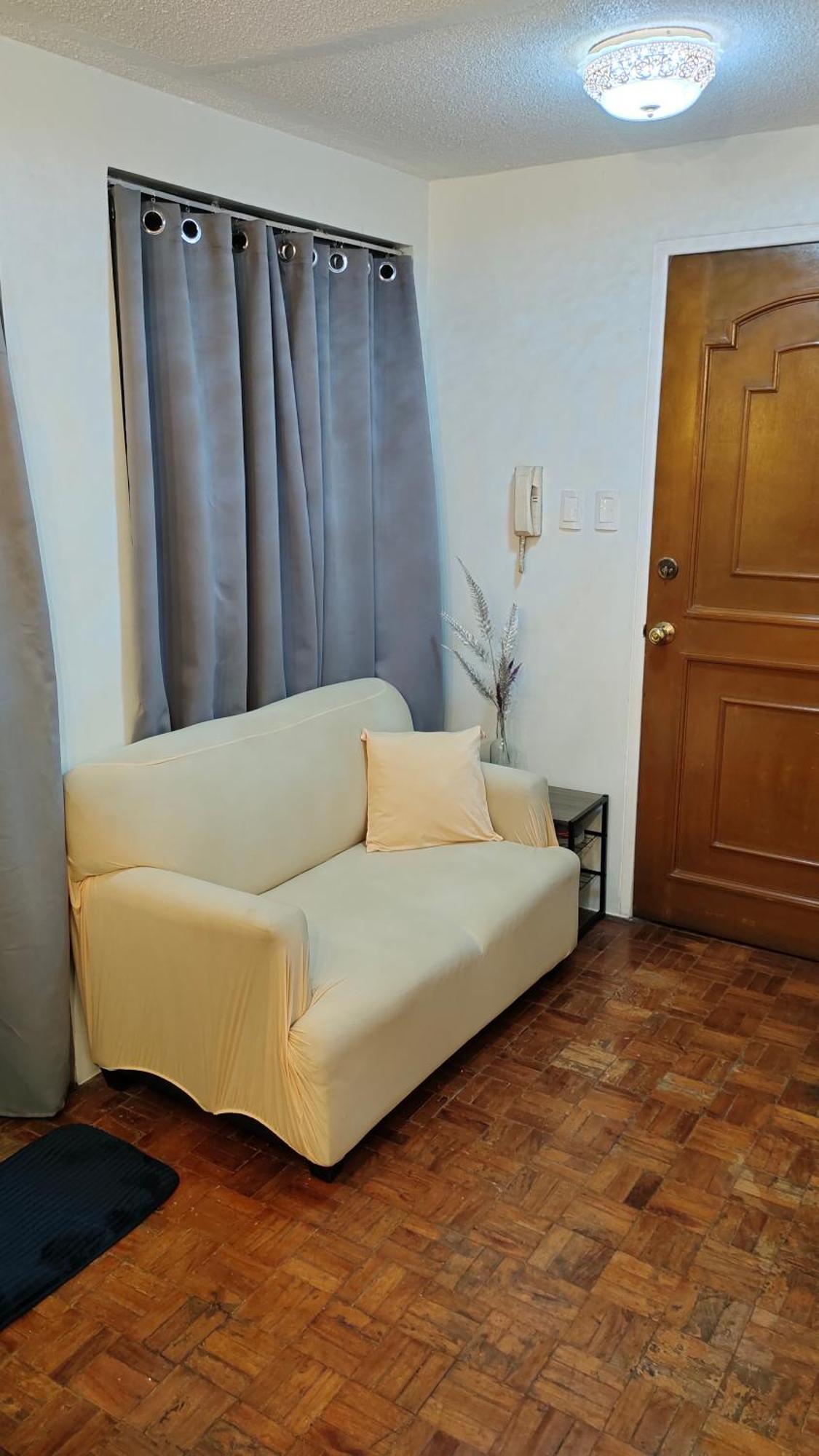 2 Bedroom Near St. Luke's Medical Center Quezon * Quezon City