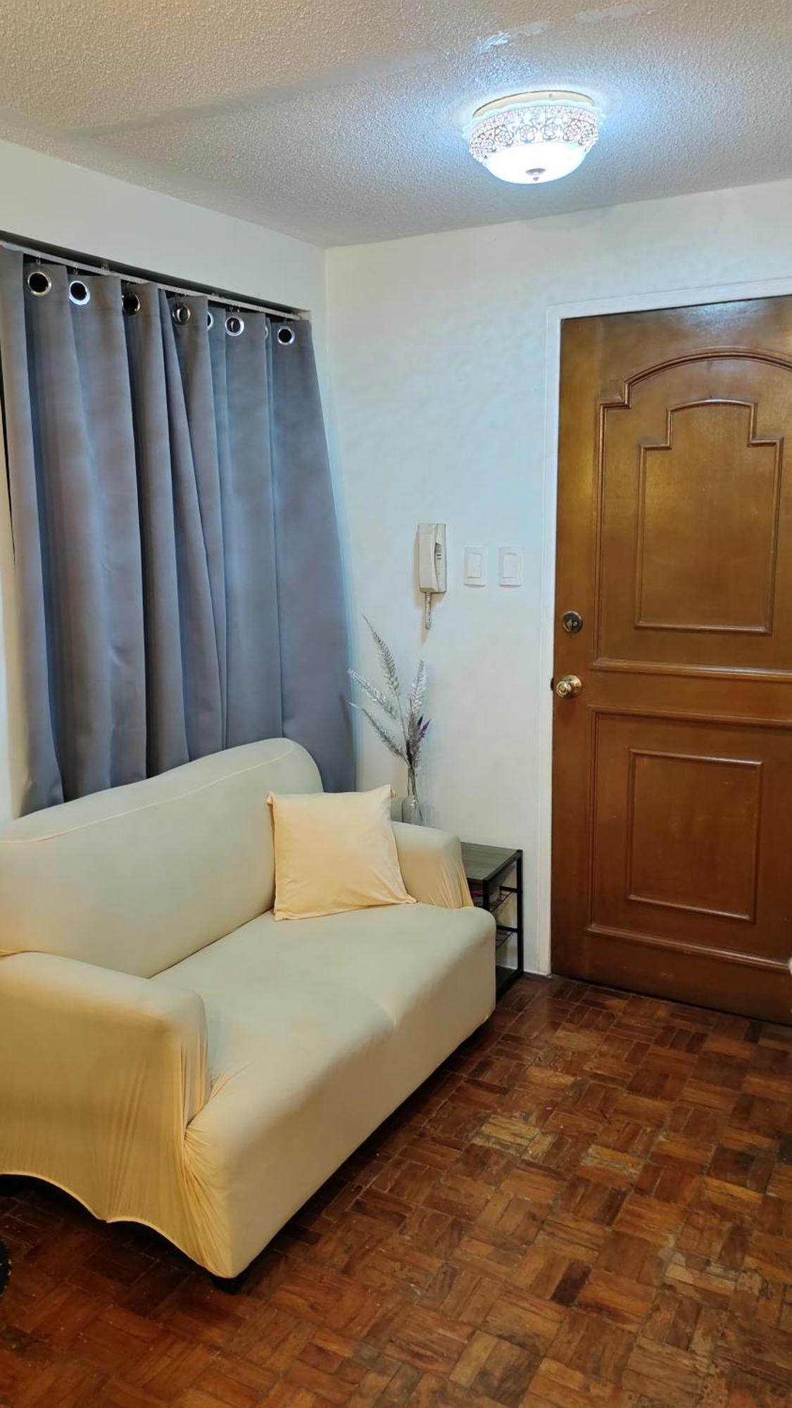 2 Bedroom Near St. Luke's Medical Center Quezon * Quezon City