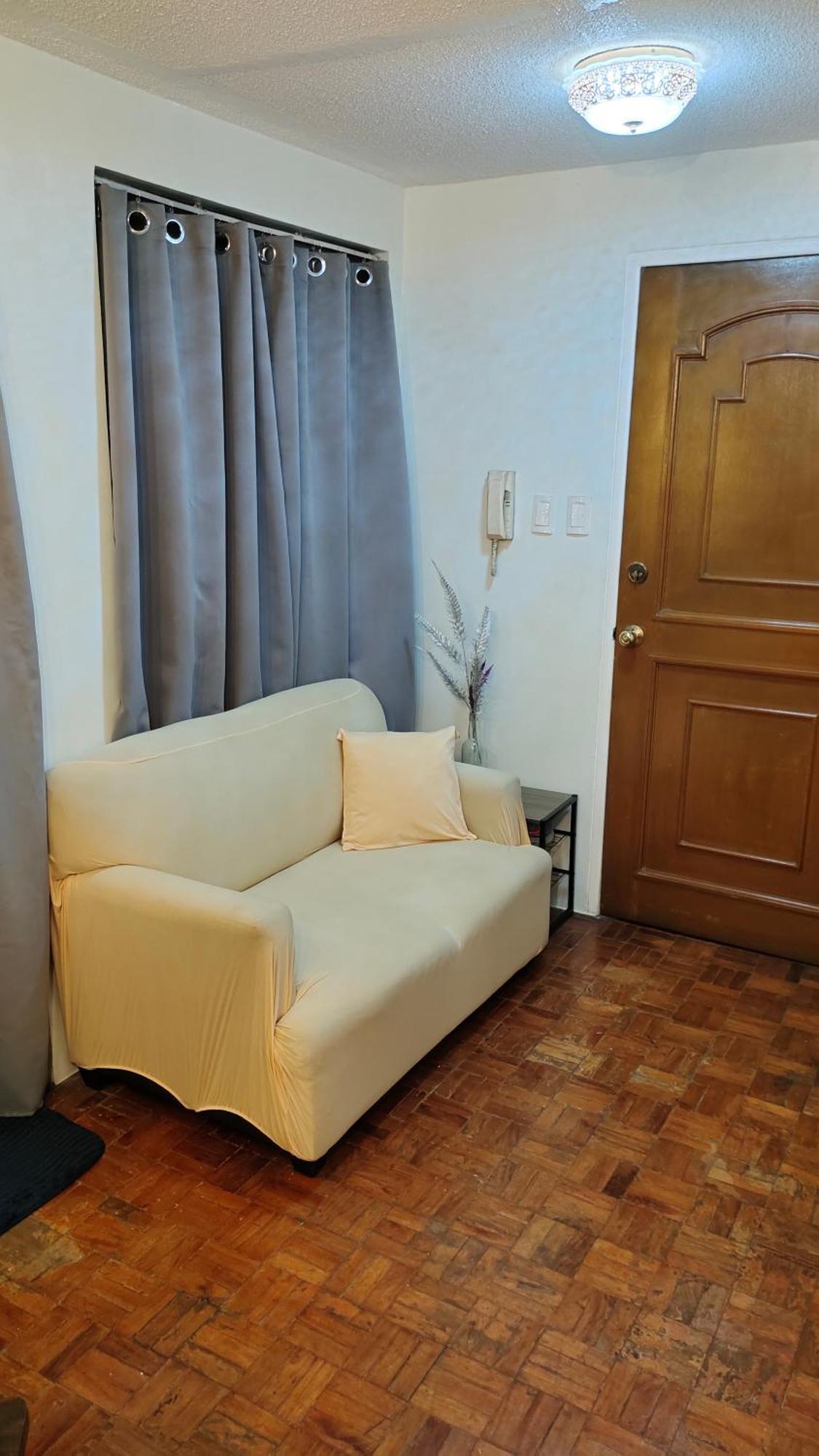 2 Bedroom Near St. Luke's Medical Center Quezon * Quezon City