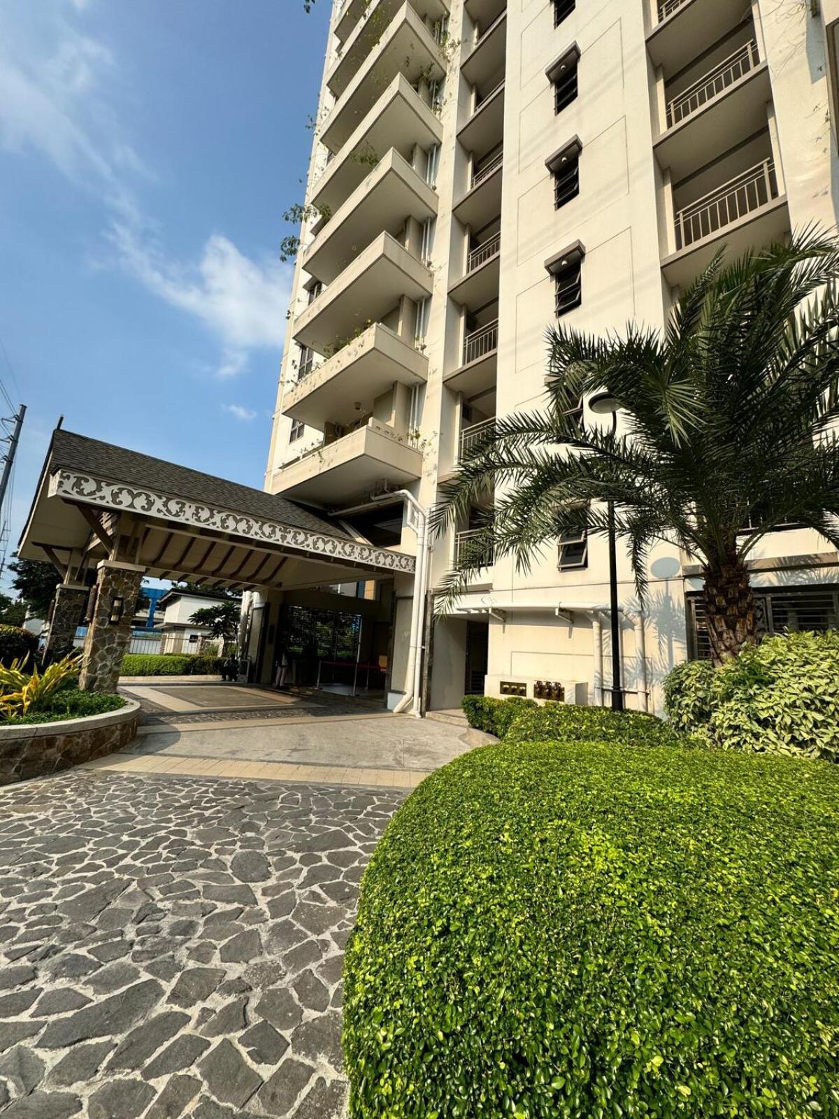 At Fairway Terraces Near Naia T3 * Manila