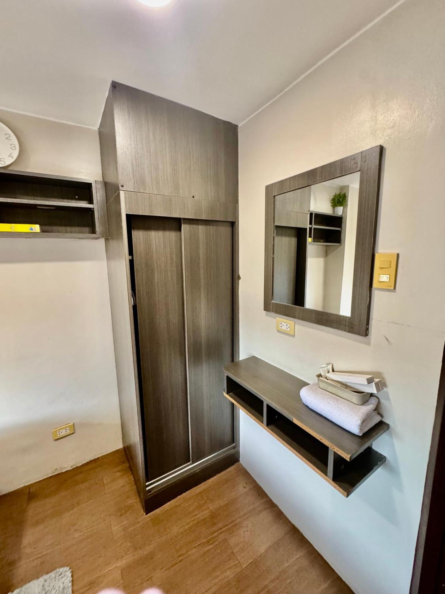 Amse 12th Gilmore Tower Aparthotel Manila