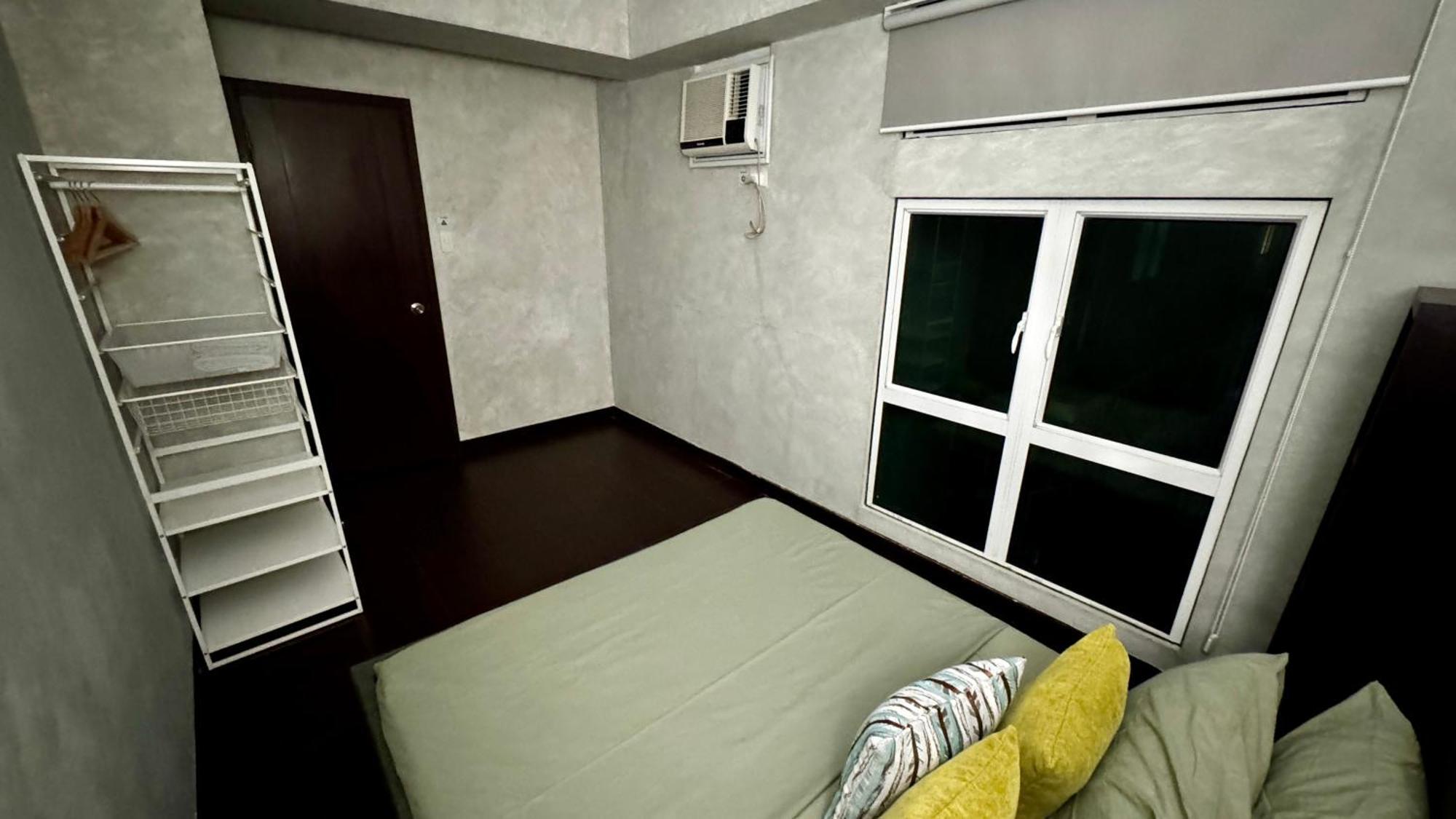 Toby's Crib At San Lorenzo Place Apartment Manila