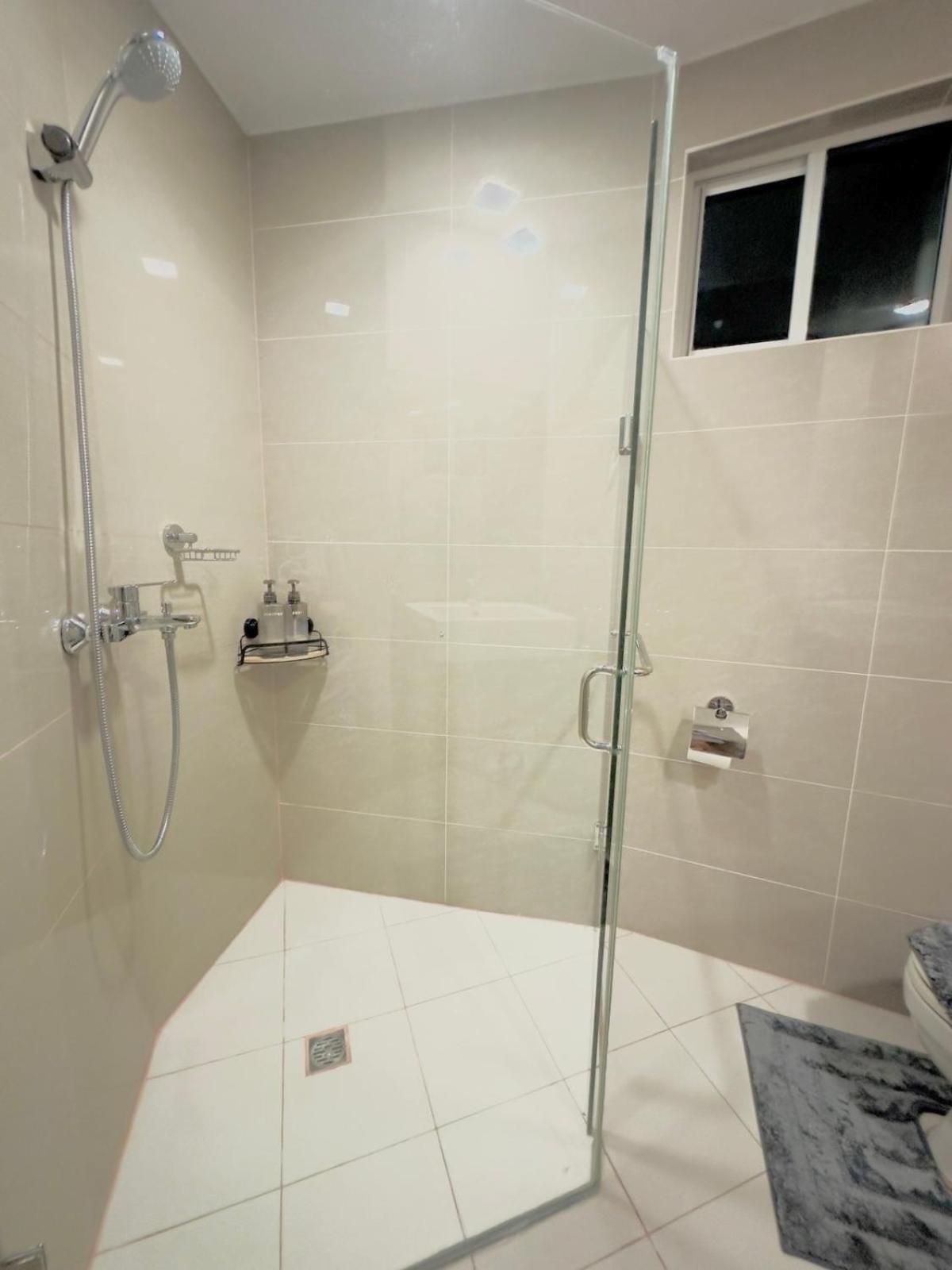 2 Bedrooms & 2 Bathrooms At Bgc Taguig Mckinley By Venice Grand Canal Mall