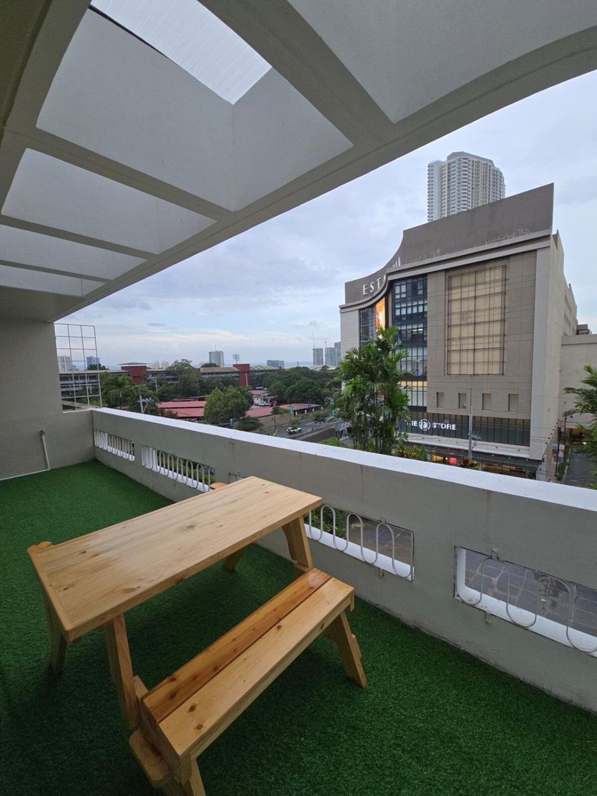 Apartment Muji - Spacious 2br Across Mall Manila