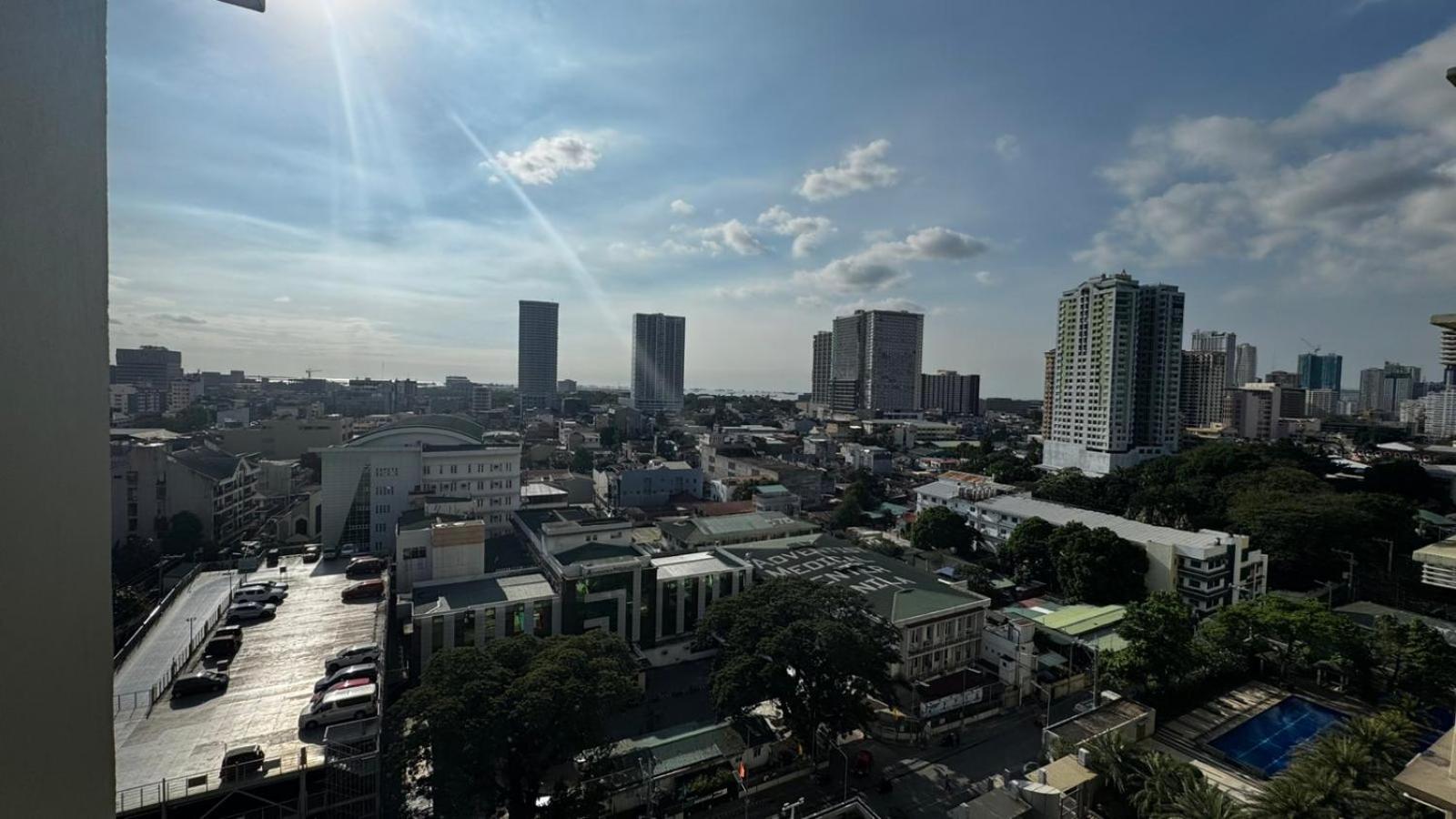 La Suitez 1420 I Skyline Views & Luxe Near Moa Apartment *