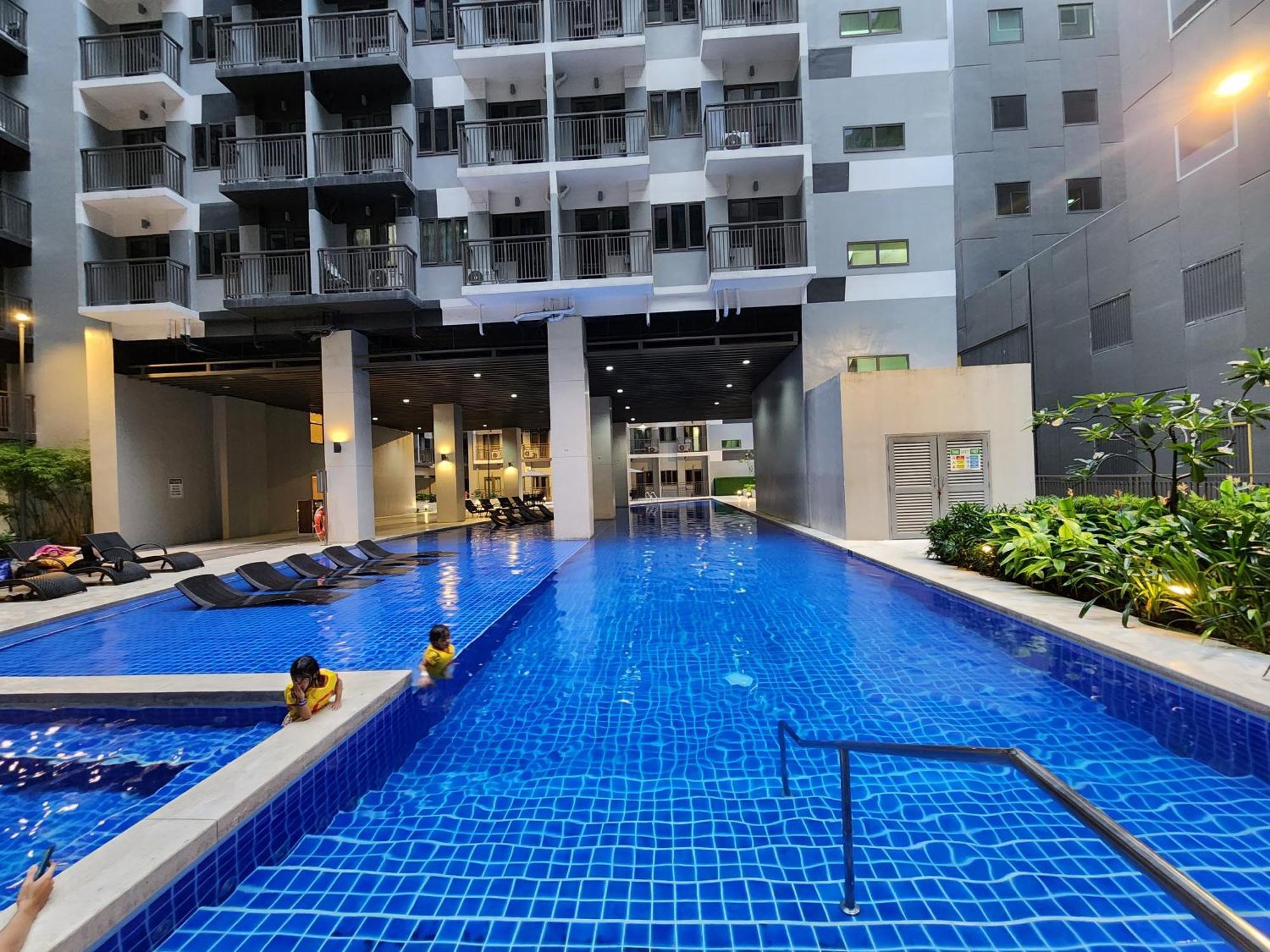 1br With Balcony Condotel In Moa Complex, Entertainment City, Near Naia, Free Wifi, Netflix Apartment Manila