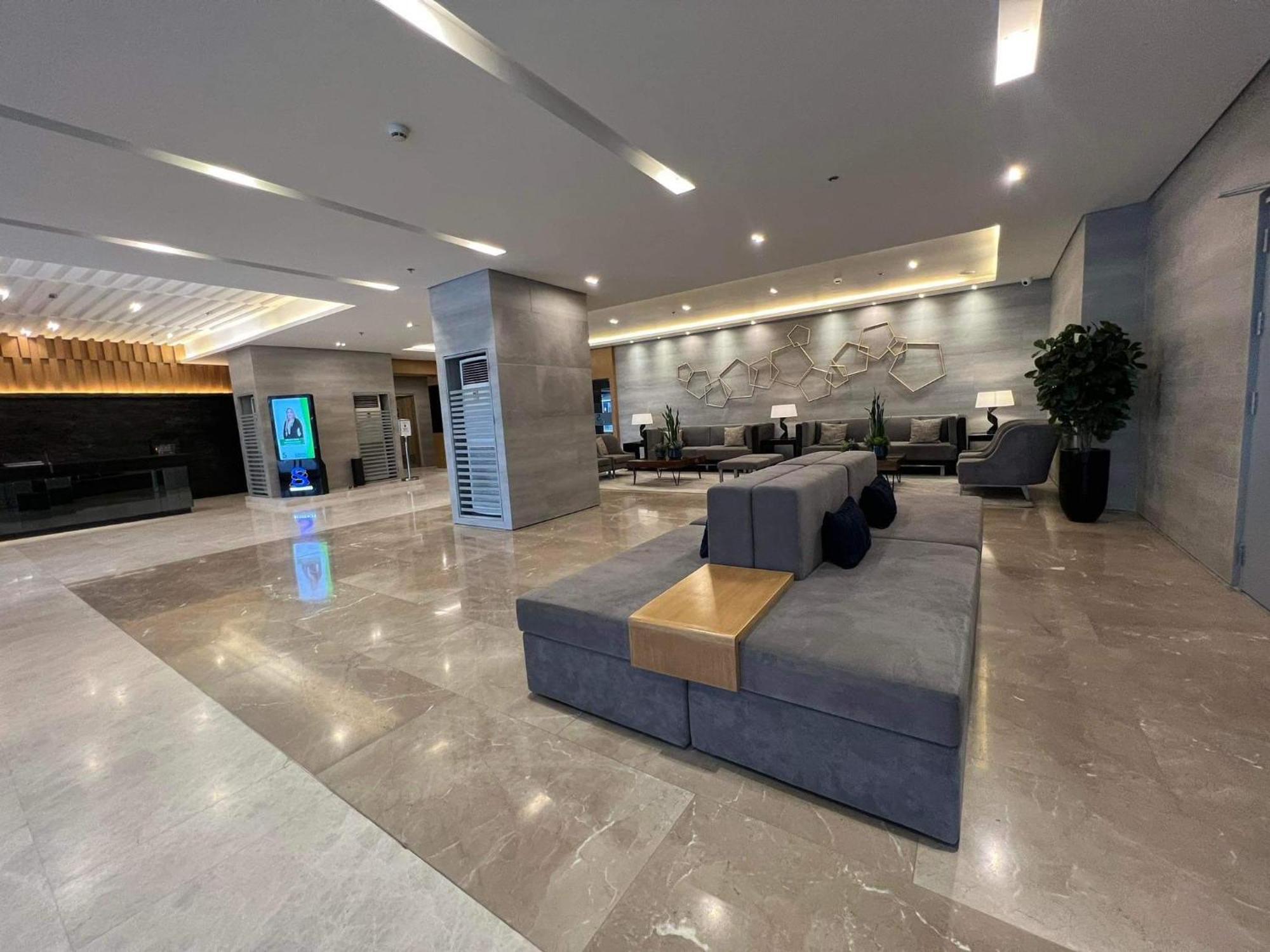 1br With Balcony Condotel In Moa Complex, Entertainment City, Near Naia, Free Wifi, Netflix * Manila