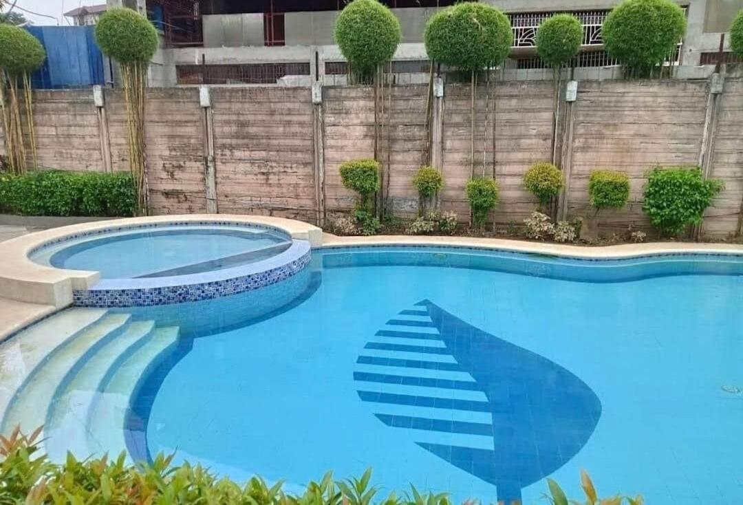Homey Staycation With Parking Near Diliman, Katipunan, Commonwealth Apartment