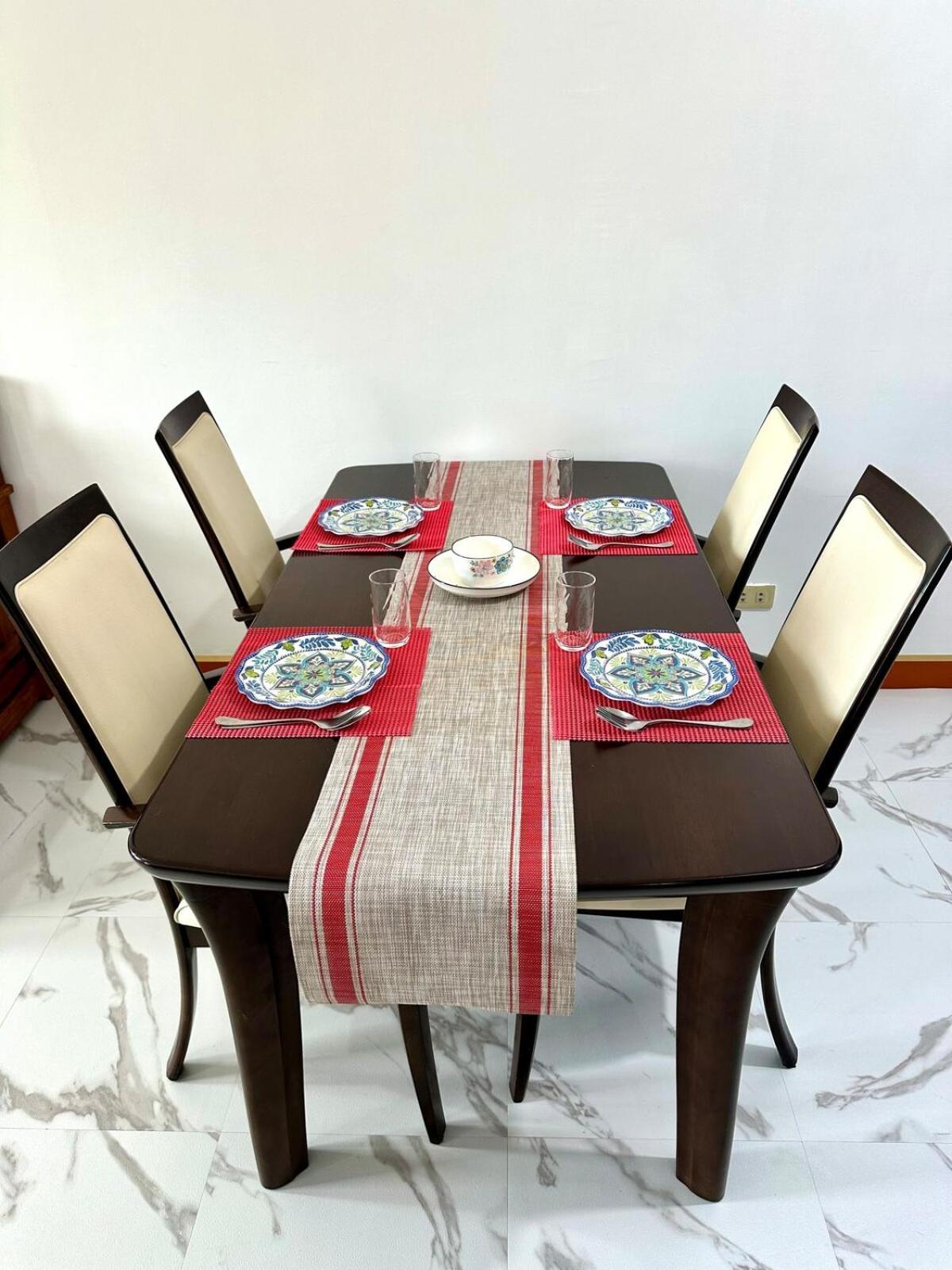 Homey Staycation With Parking Near Diliman, Katipunan, Commonwealth Apartment *