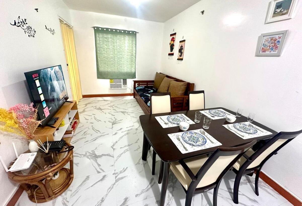 Homey Staycation With Parking Near Diliman, Katipunan, Commonwealth Apartment Manila