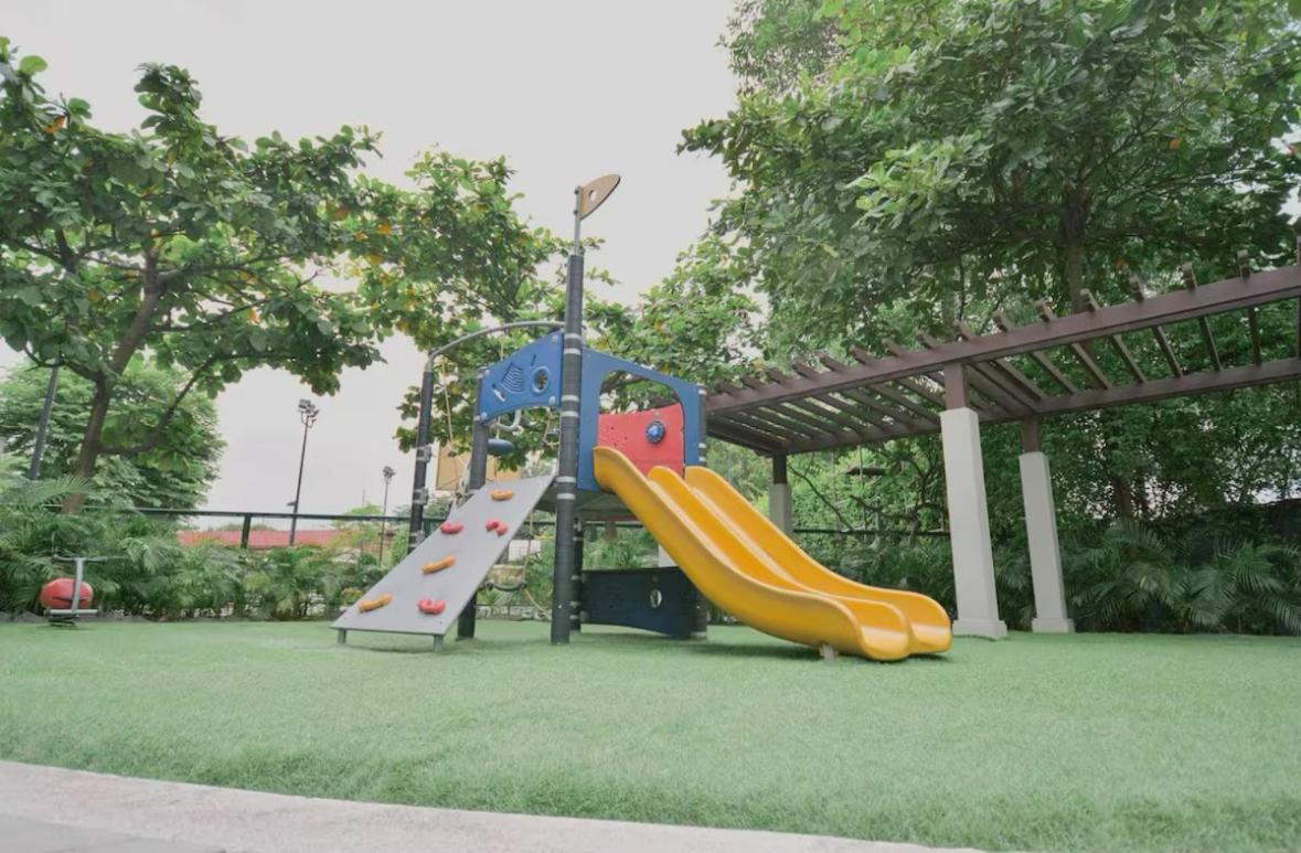 Apartment 3br At The Rochester Manila