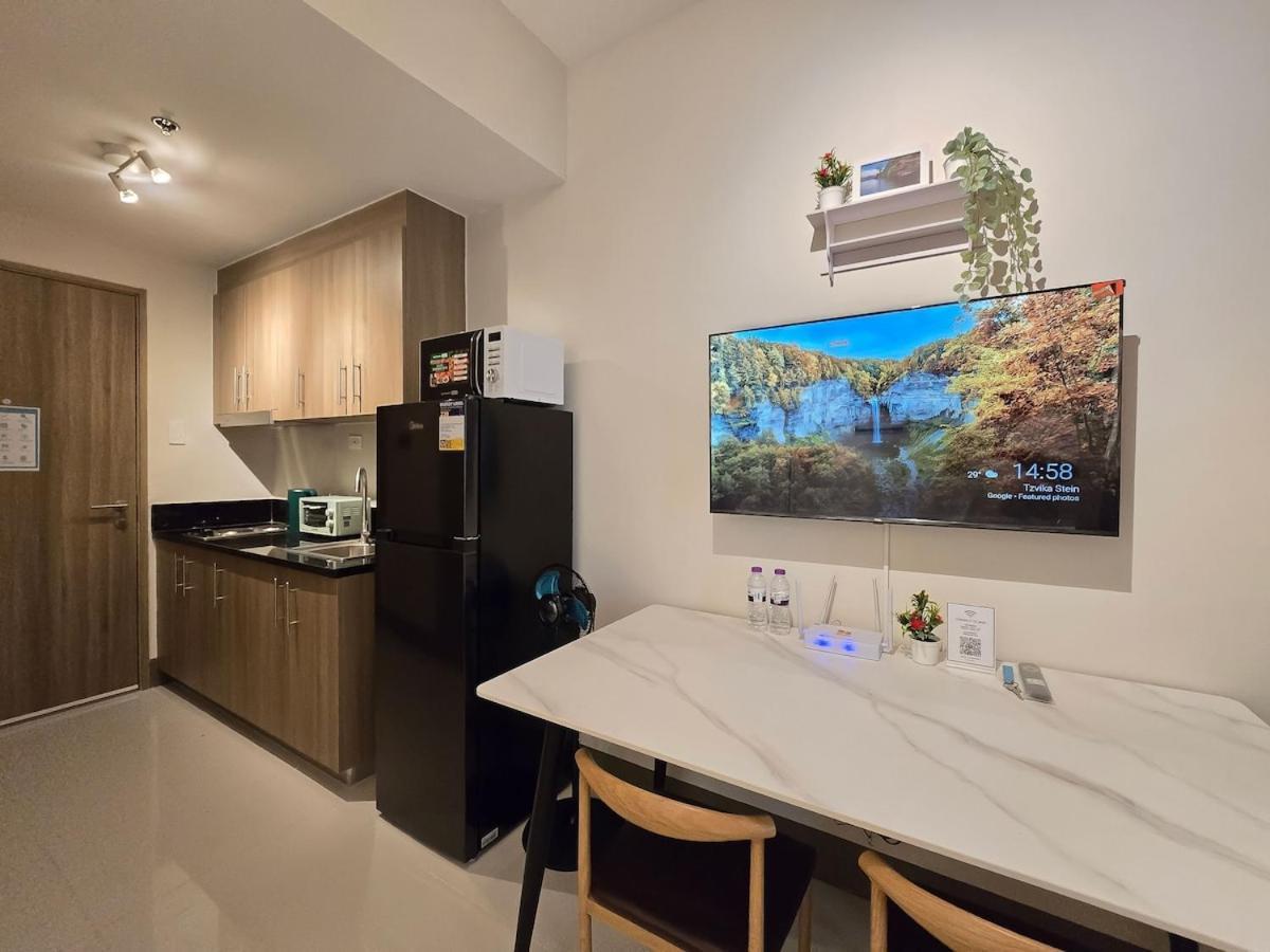 1br Unit Condotel W Balcony Fame Residences -fm46 Apartment Manila