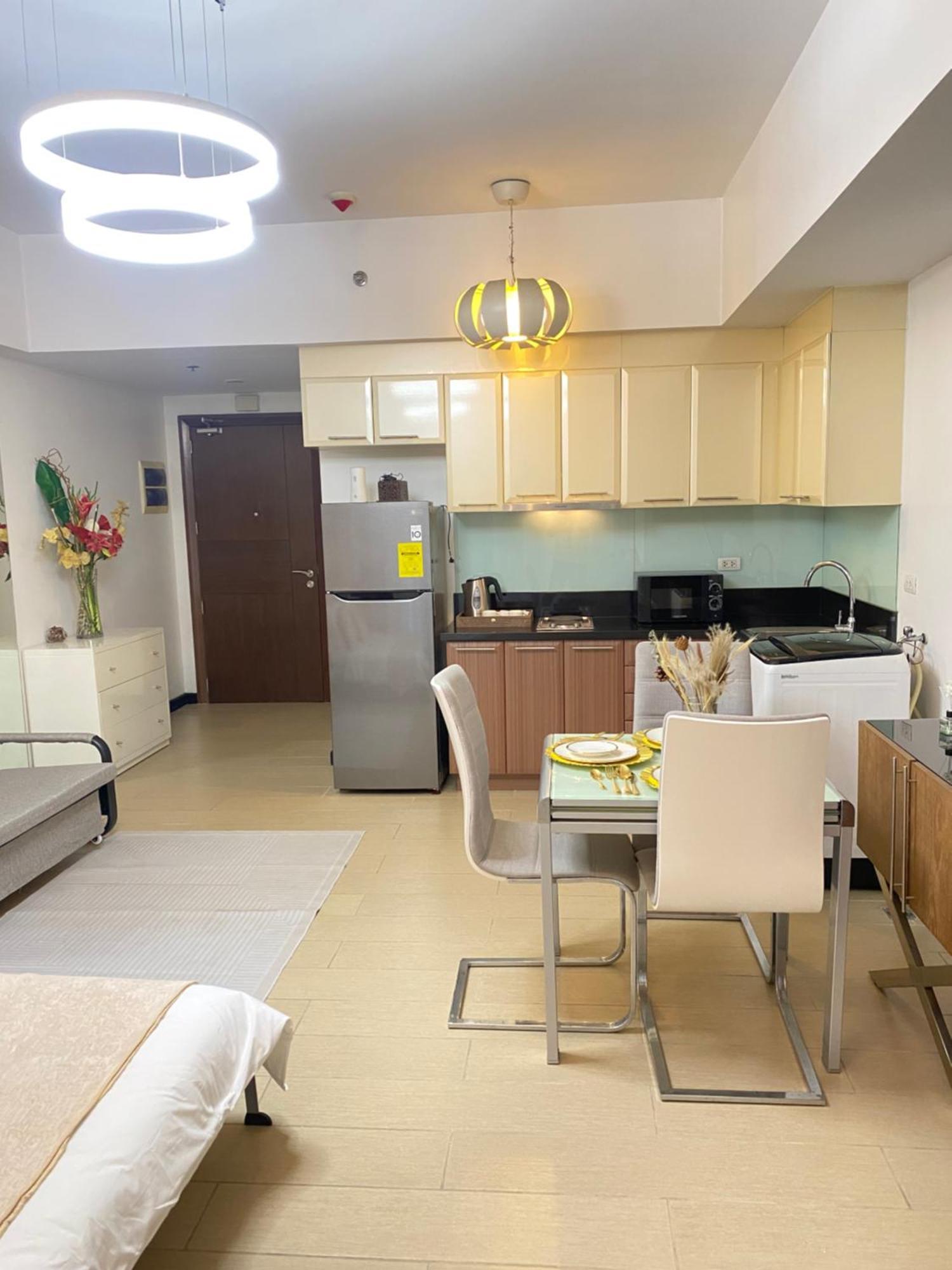 Staycation At The Venice Luxury Residences - Tower A Near Venice Grand Canal, Mckinley Hills Aparthotel Manila