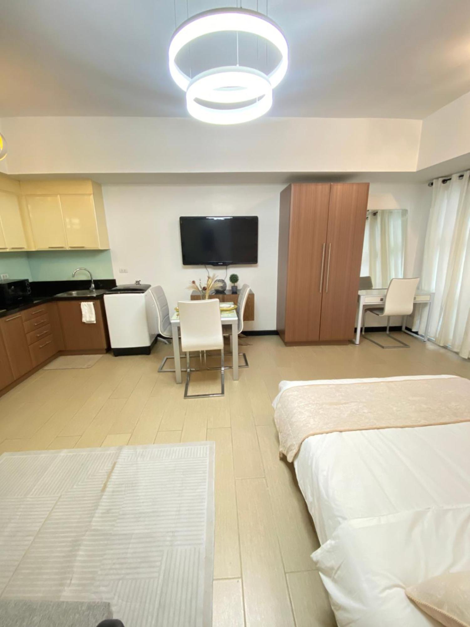 Staycation At The Venice Luxury Residences - Tower A Near Venice Grand Canal, Mckinley Hills Aparthotel