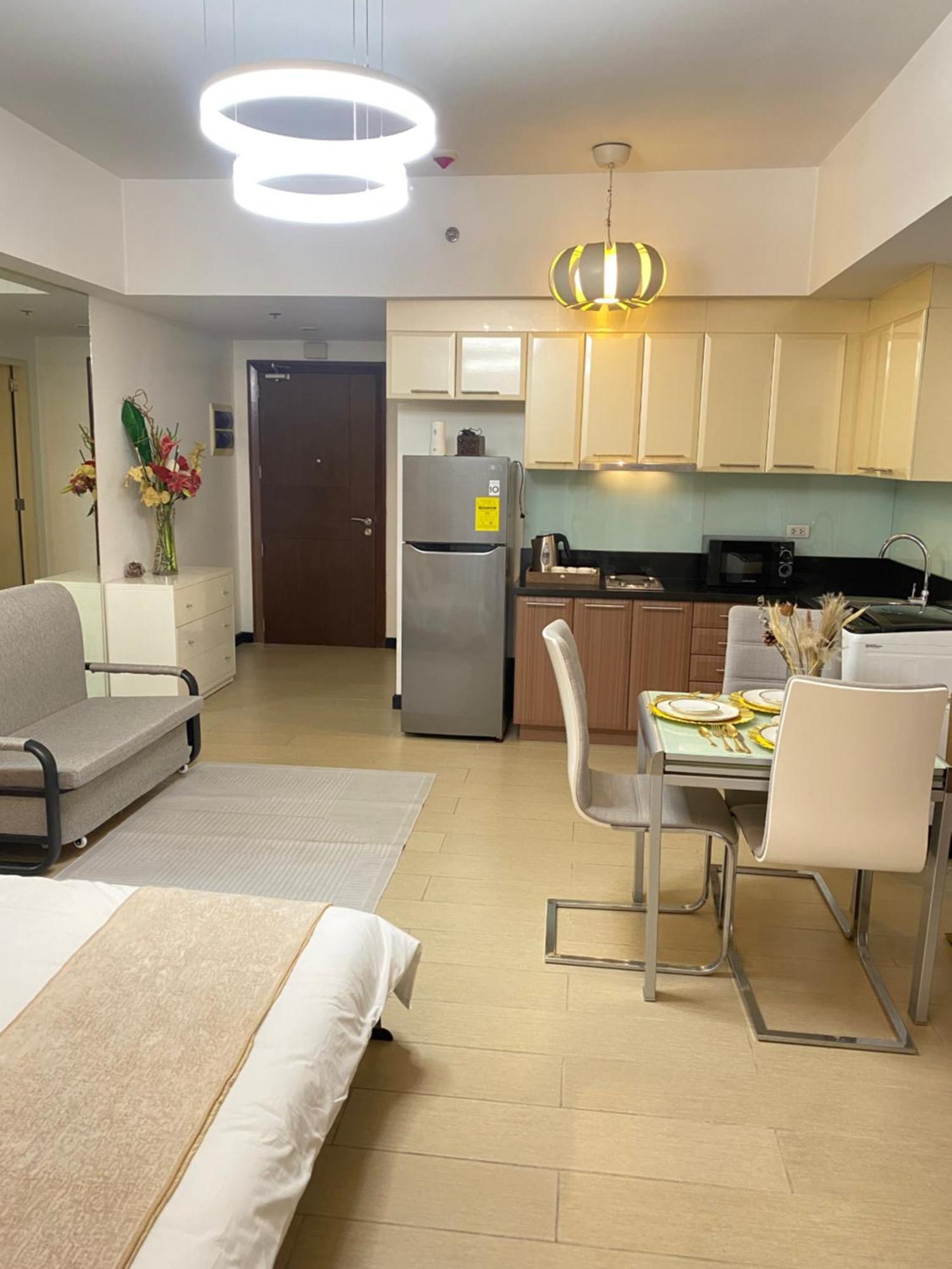 Aparthotel Staycation At The Venice Luxury Residences - Tower A Near Venice Grand Canal, Mckinley Hills Manila