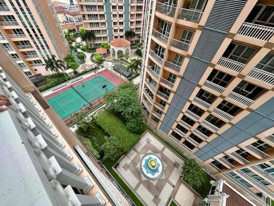 Aparthotel Staycation At The Venice Luxury Residences - Tower A Near Venice Grand Canal, Mckinley Hills *