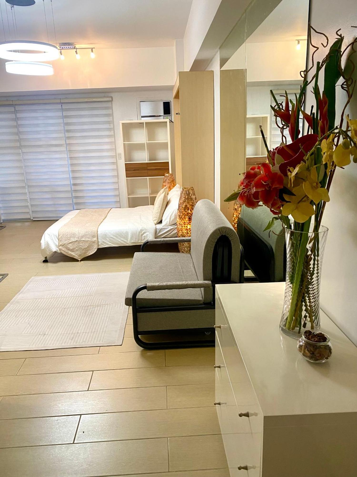 Staycation At The Venice Luxury Residences - Tower A Near Venice Grand Canal, Mckinley Hills Aparthotel *