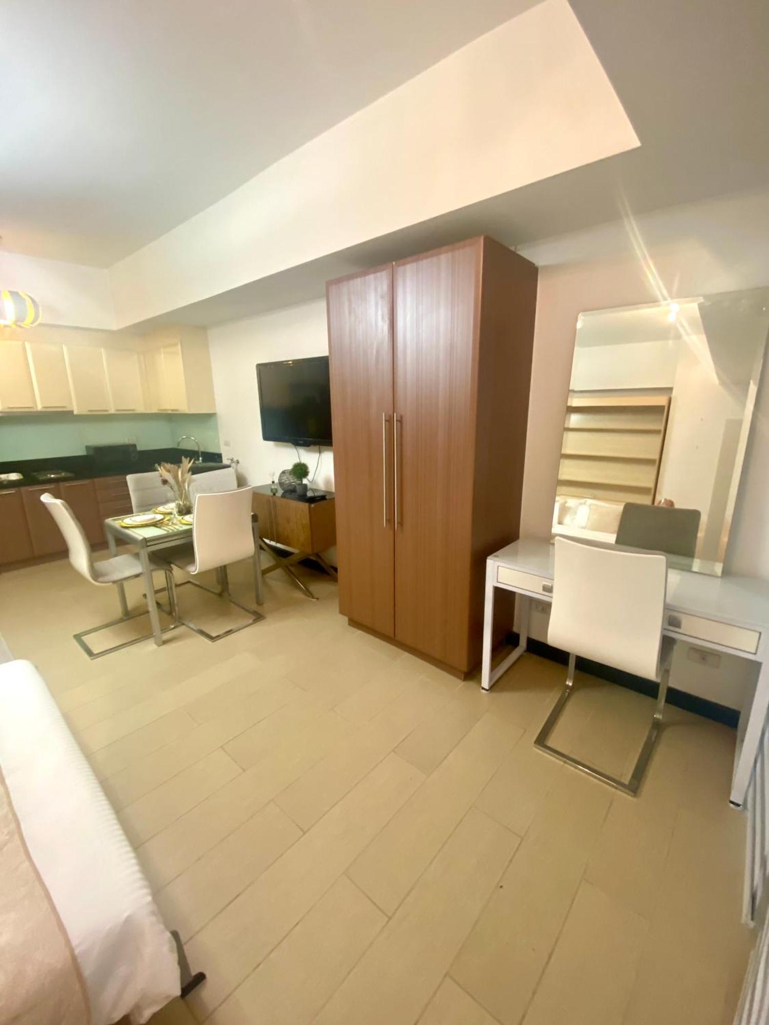 Staycation At The Venice Luxury Residences - Tower A Near Venice Grand Canal, Mckinley Hills Manila