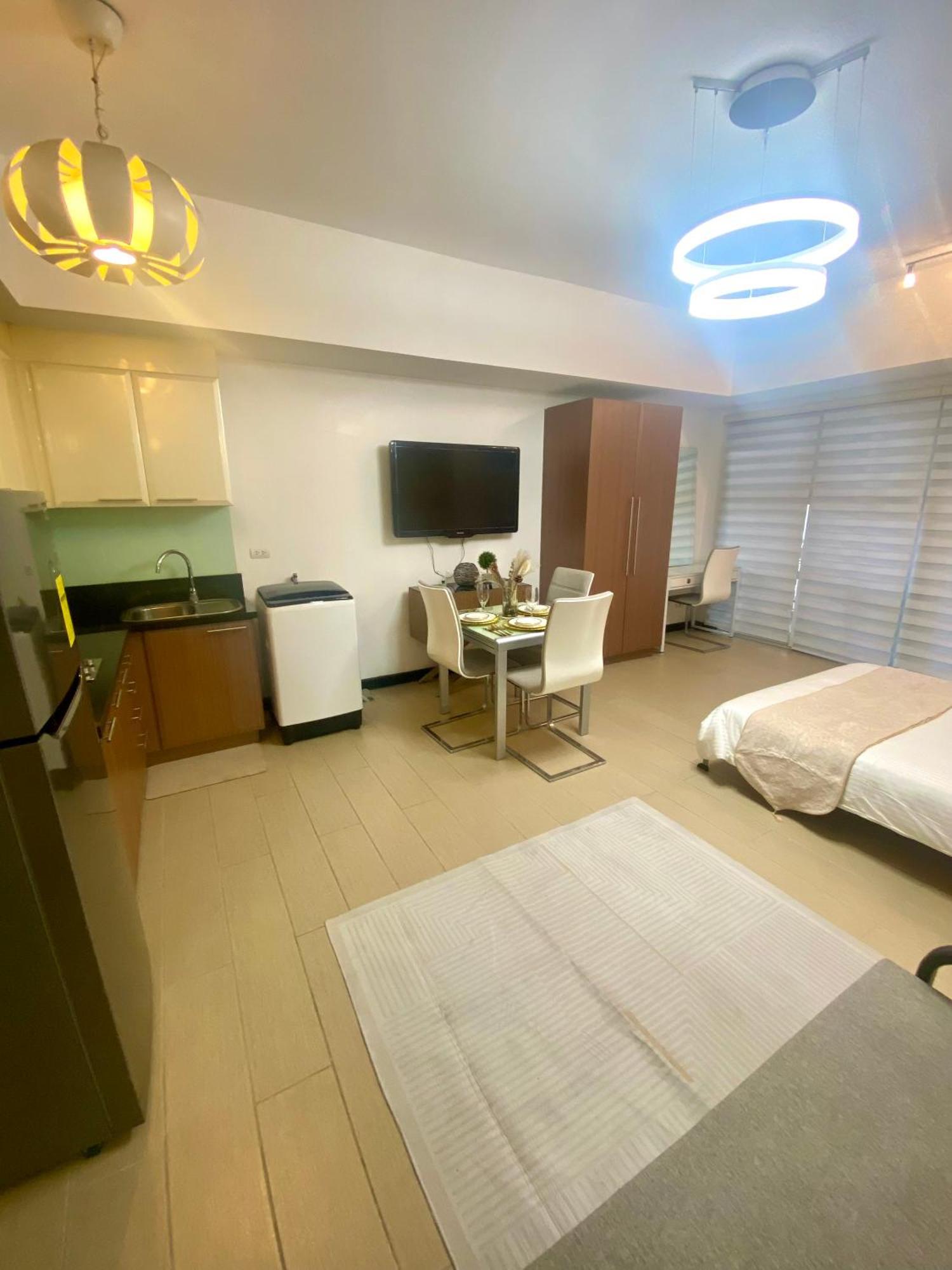 Staycation At The Venice Luxury Residences - Tower A Near Venice Grand Canal, Mckinley Hills *