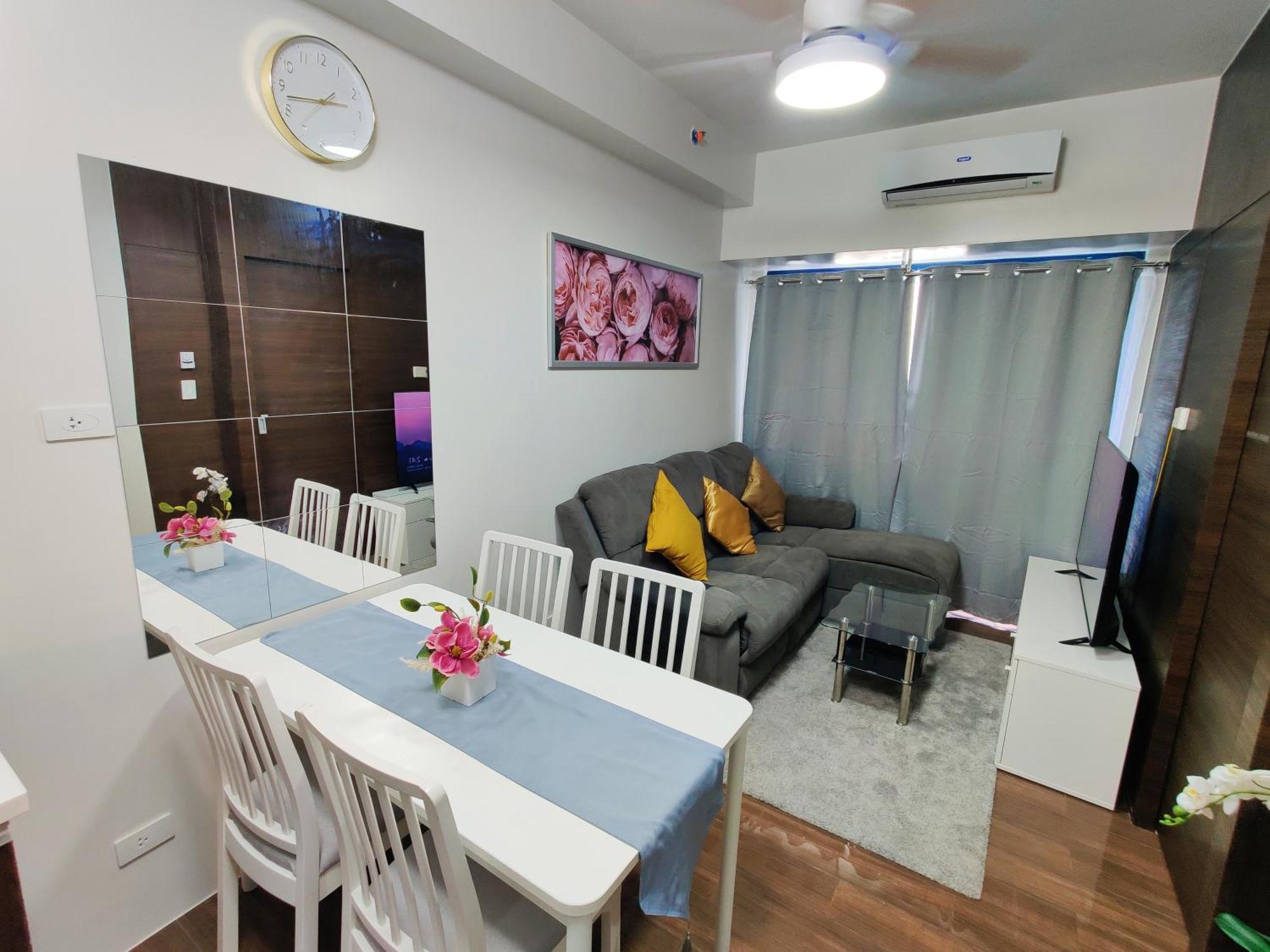 Stunning 2br In Air Residences Makati High Floor And Wfh With 300mbps Wifi Manila