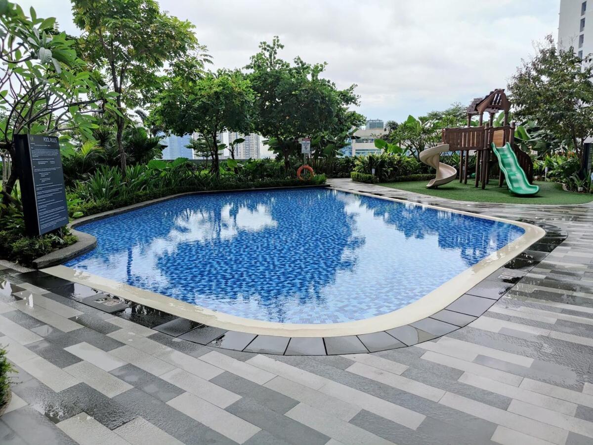 Stunning 2br In Air Residences Makati High Floor And Wfh With 300mbps Wifi Apartment Manila