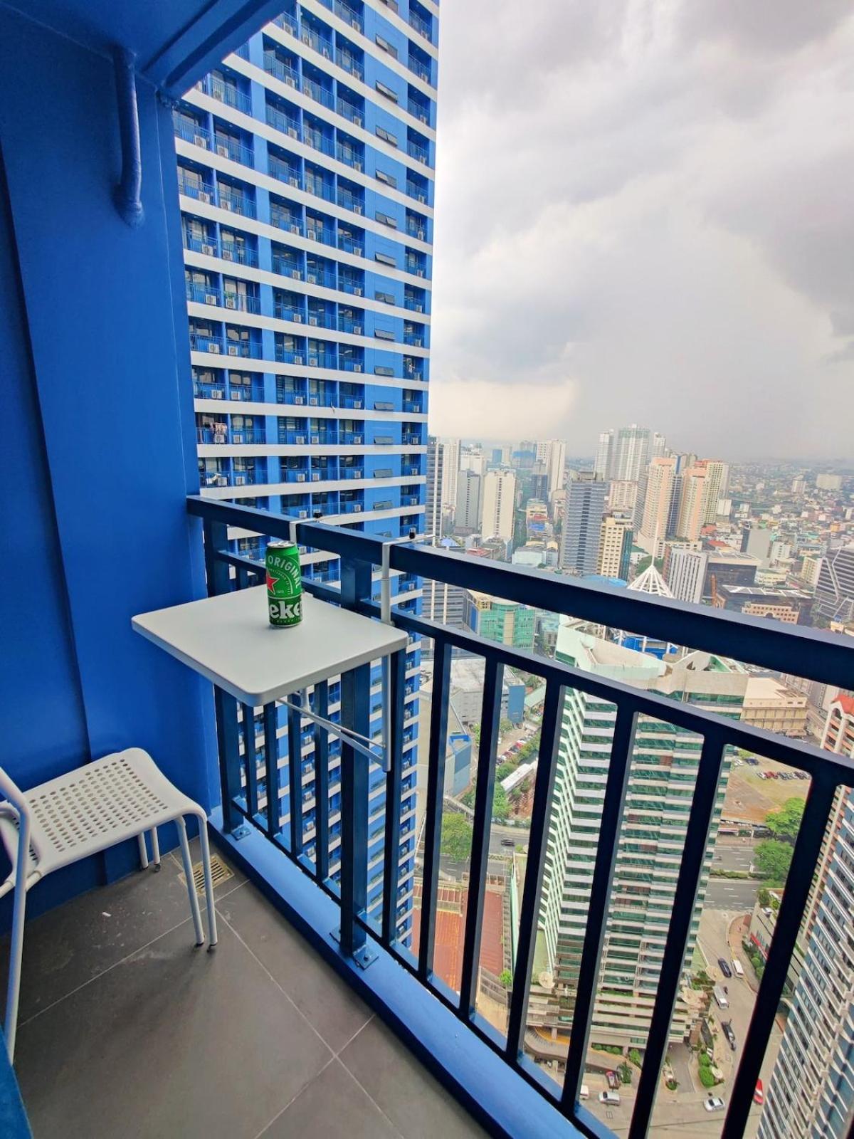 Apartment Stunning 2br In Air Residences Makati High Floor And Wfh With 300mbps Wifi Manila