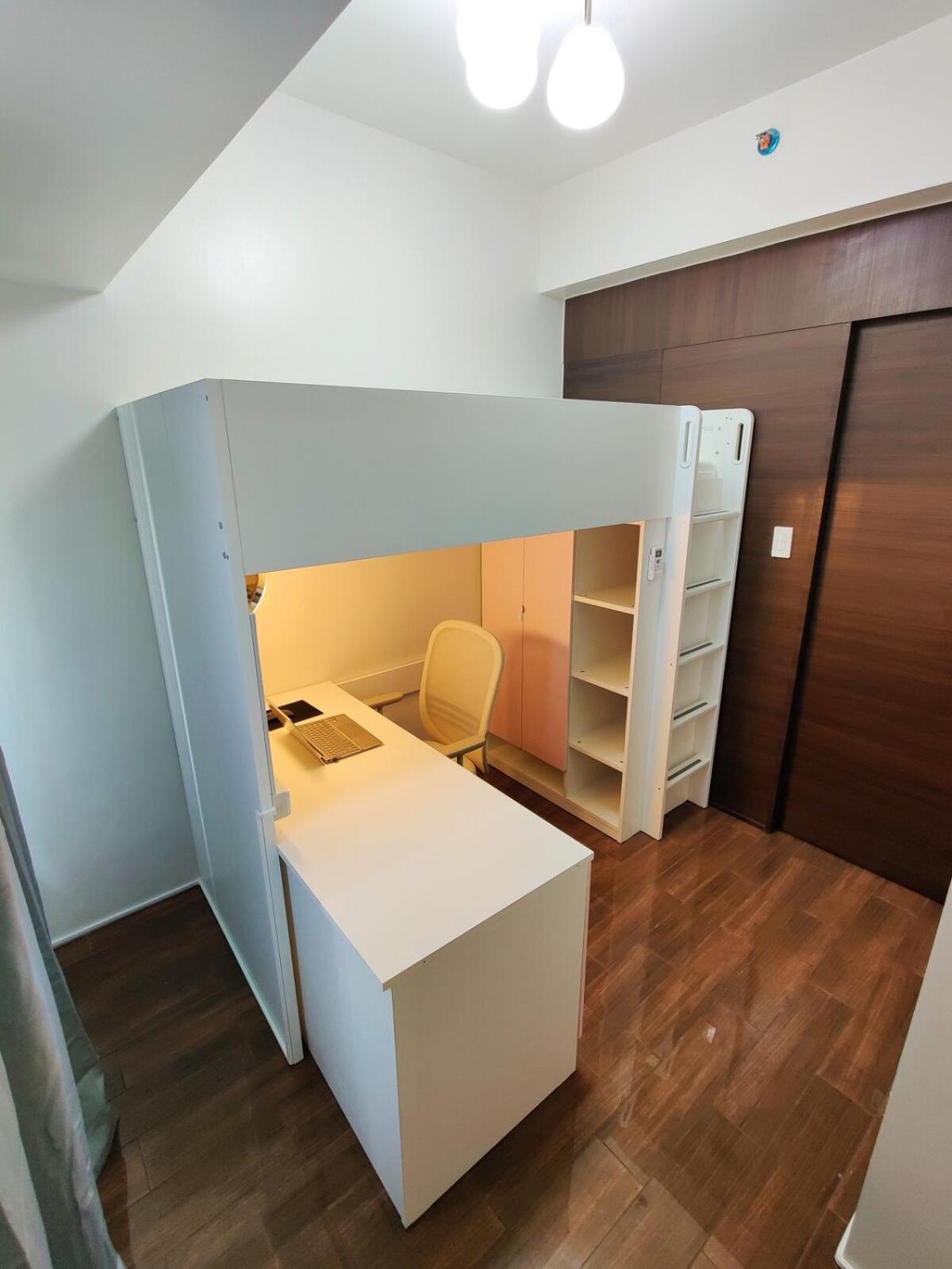 Stunning 2br In Air Residences Makati High Floor And Wfh With 300mbps Wifi *