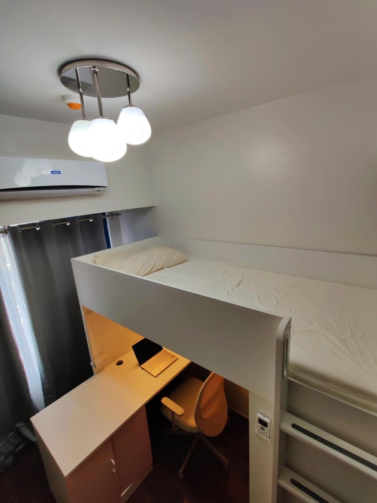 Stunning 2br In Air Residences Makati High Floor And Wfh With 300mbps Wifi Apartment *