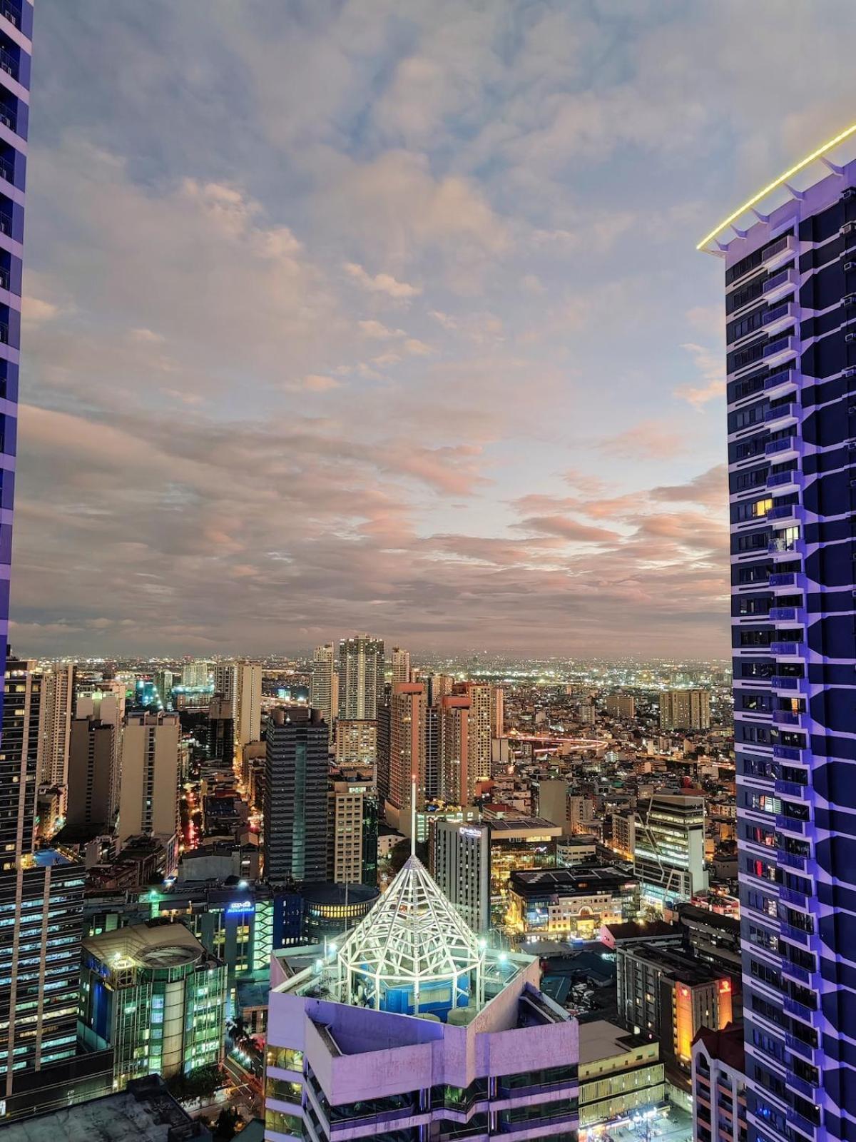 Apartment Stunning 2br In Air Residences Makati High Floor And Wfh With 300mbps Wifi Manila