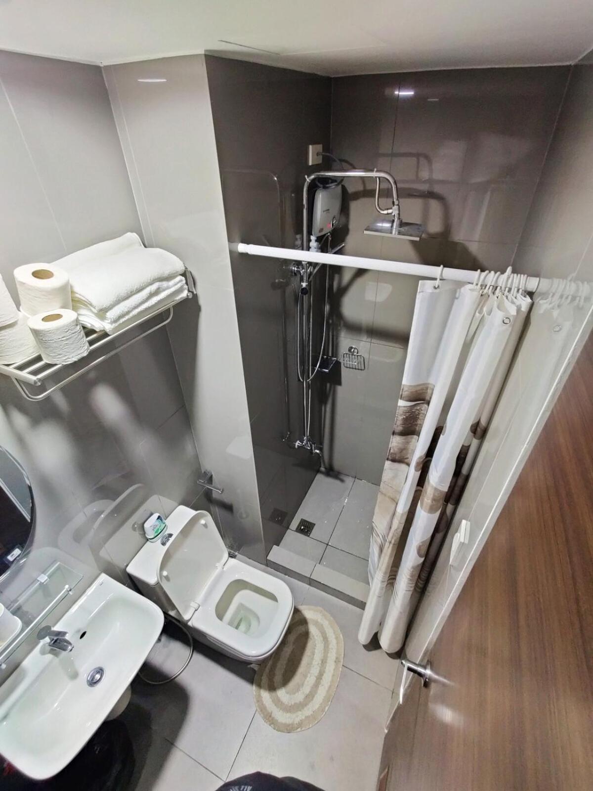 Stunning 2br In Air Residences Makati High Floor And Wfh With 300mbps Wifi *